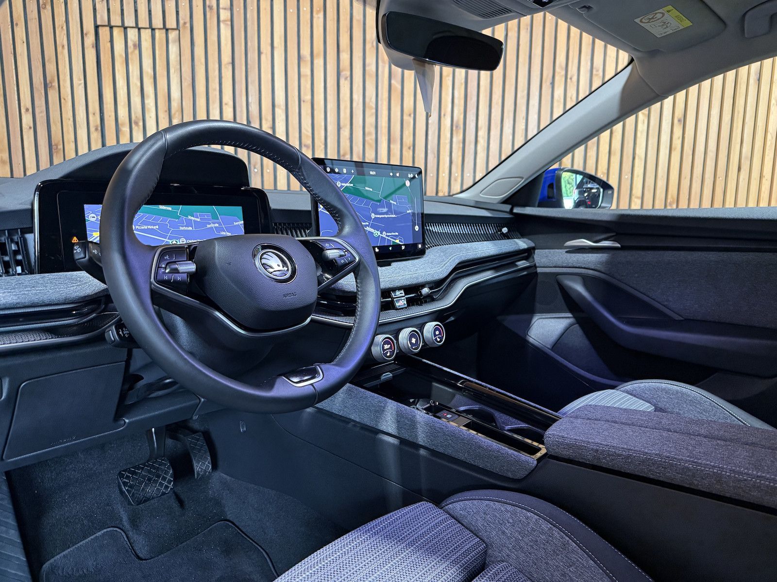 Fahrzeugabbildung SKODA Superb Combi 1,5 eTSI DSG n.Modell *Navi*Kam*LED