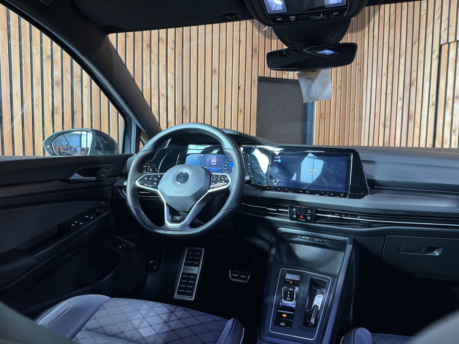 Fahrzeugabbildung Volkswagen Golf Variant 2,0TDI R-Line Black DSG *Navi*Keyl.