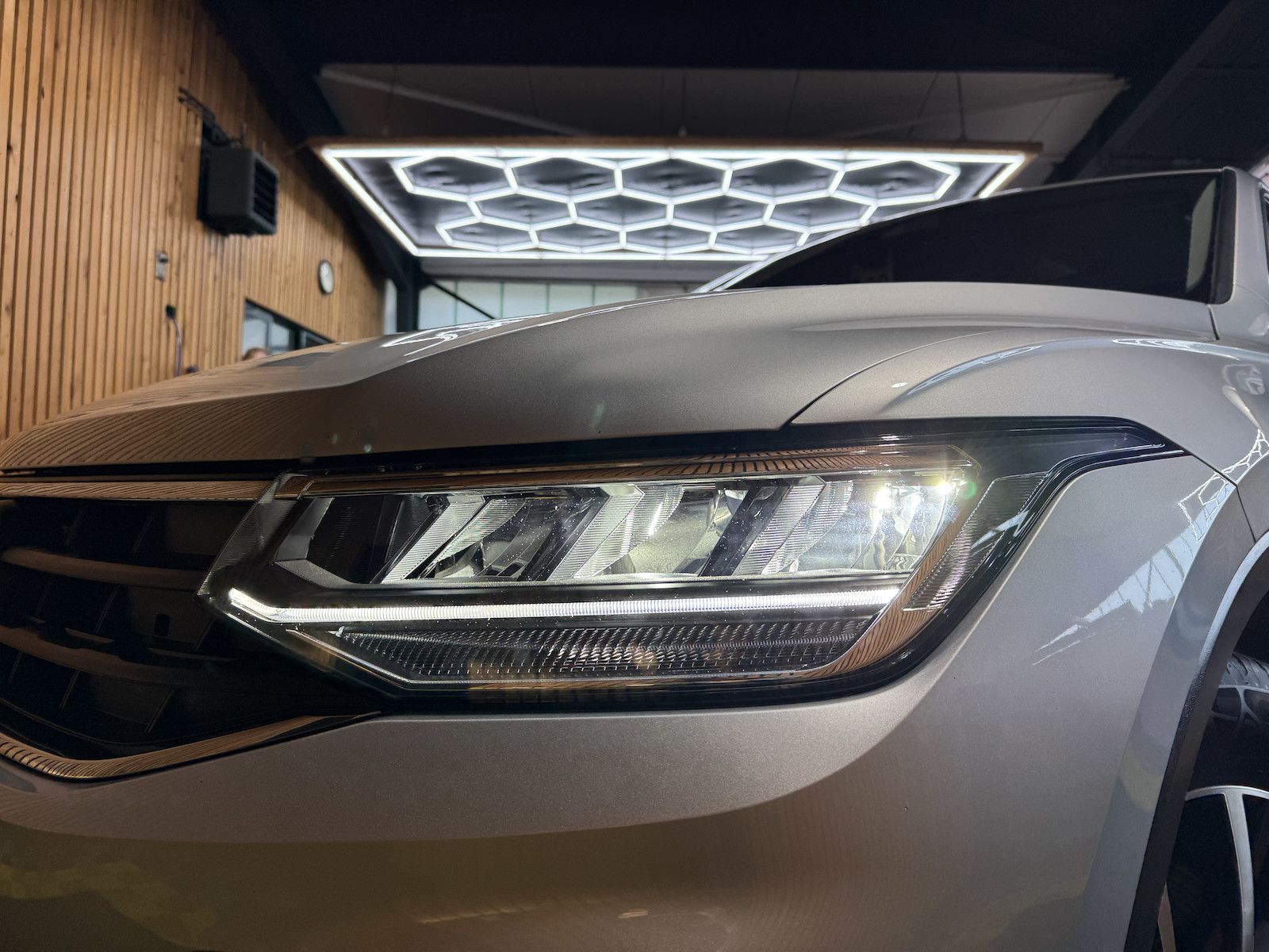Fahrzeugabbildung Volkswagen Tiguan 2,0 TDI Life DSG *Navi*ACC*AHK*App*LED*