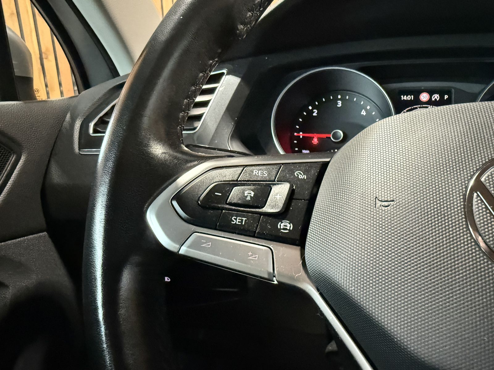 Fahrzeugabbildung Volkswagen Tiguan 2,0 TDI Life DSG *Navi*ACC*AHK*App*LED*