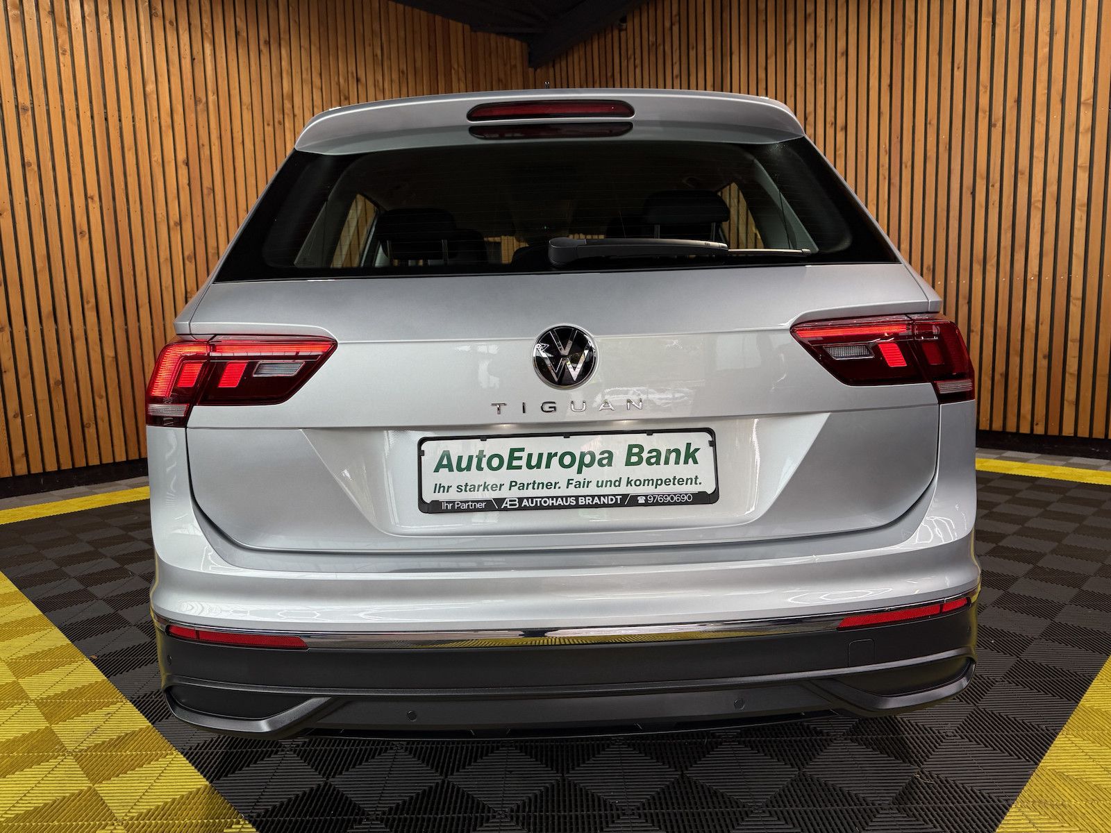 Fahrzeugabbildung Volkswagen Tiguan 2,0 TDI Life DSG *Navi*ACC*AHK*App*LED*