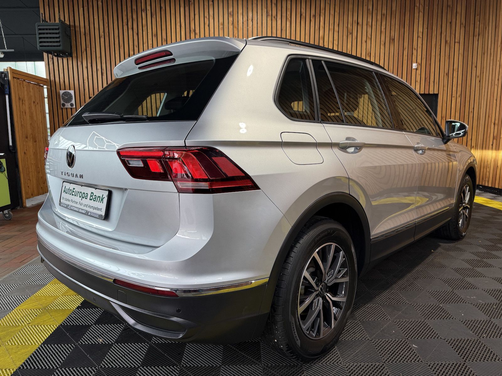 Fahrzeugabbildung Volkswagen Tiguan 2,0 TDI Life DSG *Navi*ACC*AHK*App*LED*