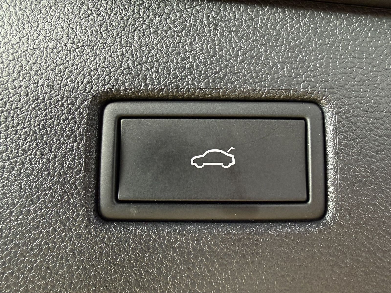 Fahrzeugabbildung Volkswagen Tiguan 1,5 TSI Active DSG *Navi*AHK*Kam*ACC*App*