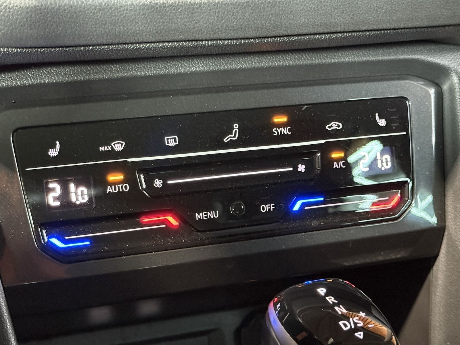 Fahrzeugabbildung Volkswagen Tiguan 1,5 TSI Active DSG *Navi*AHK*Kam*ACC*App*