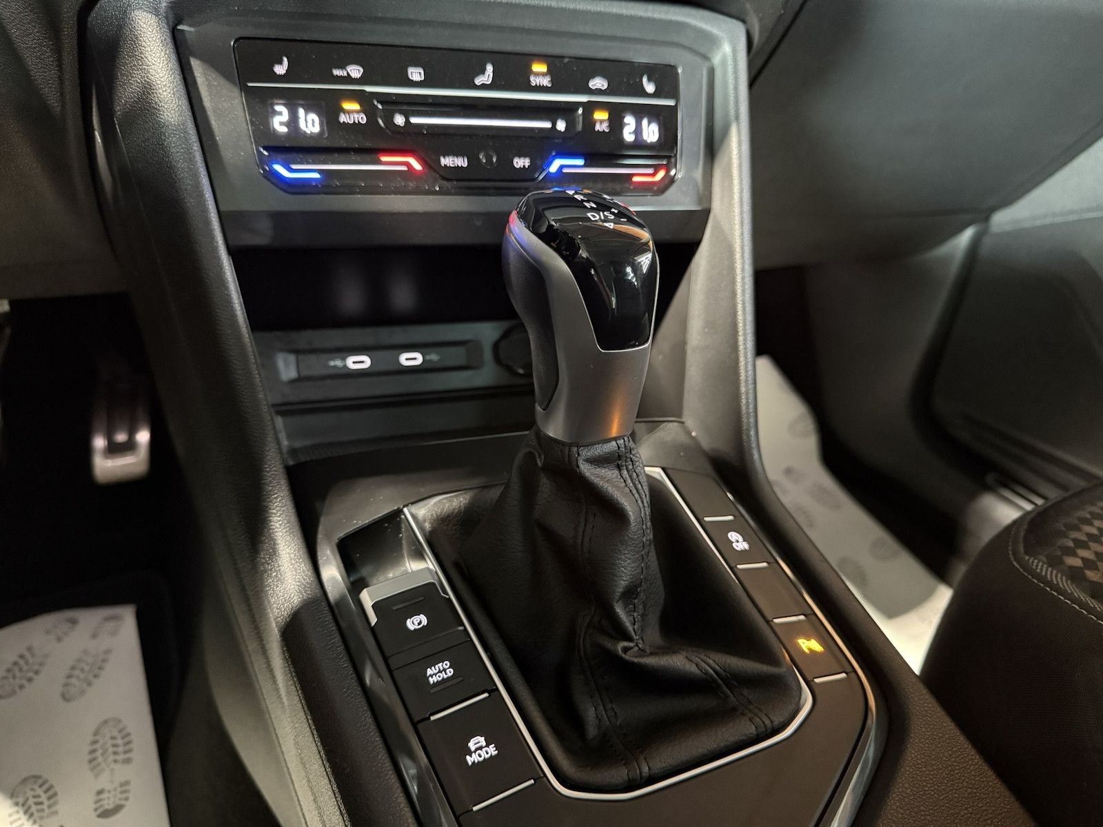 Fahrzeugabbildung Volkswagen Tiguan 1,5 TSI Active DSG *Navi*AHK*Kam*ACC*App*
