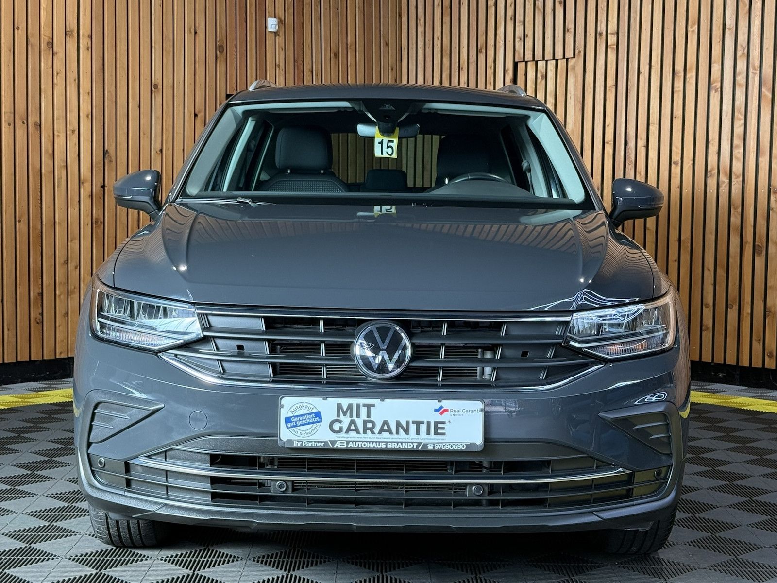 Fahrzeugabbildung Volkswagen Tiguan 1,5 TSI Active DSG *Navi*AHK*Kam*ACC*App*