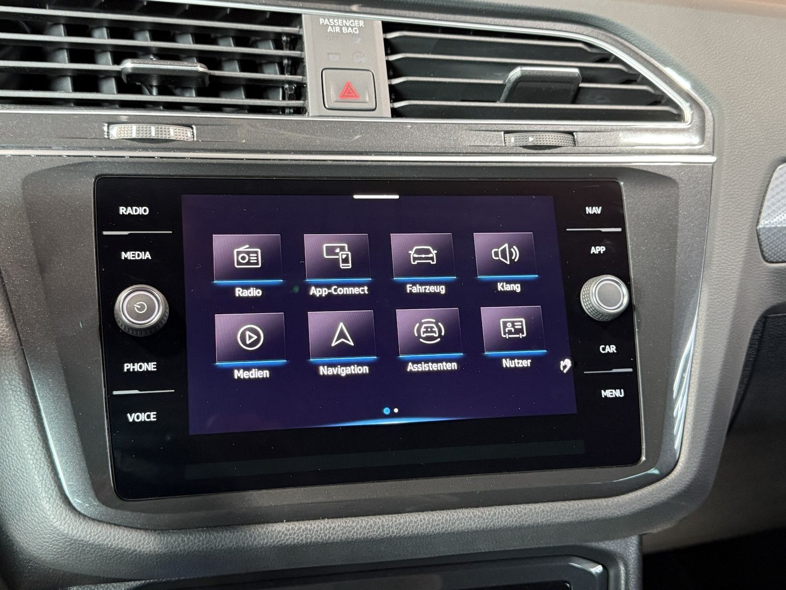 Fahrzeugabbildung Volkswagen Tiguan 1,5 TSI Active DSG *Navi*AHK*Kam*ACC*App*