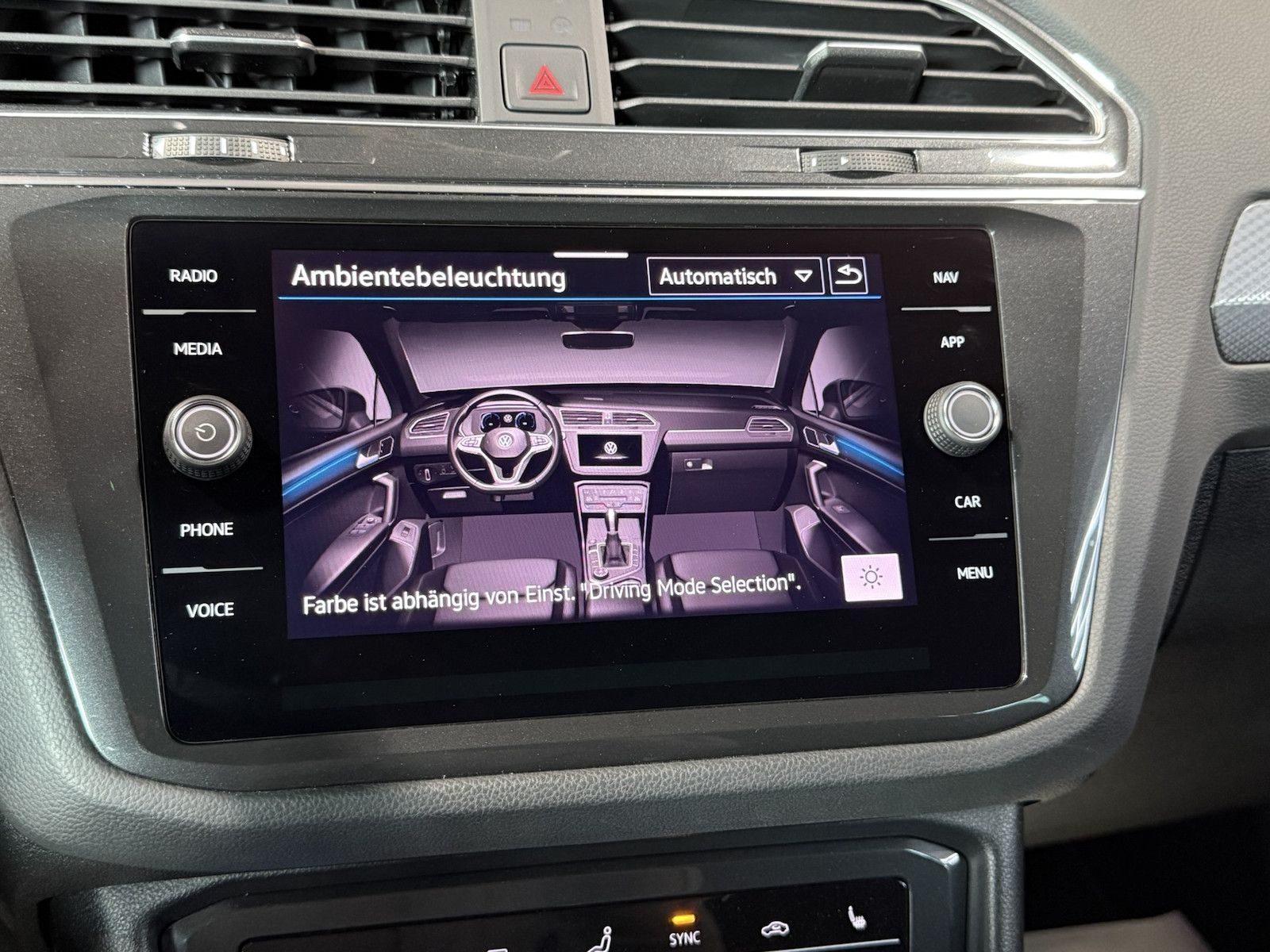 Fahrzeugabbildung Volkswagen Tiguan 1,5 TSI Active DSG *Navi*AHK*Kam*ACC*App*