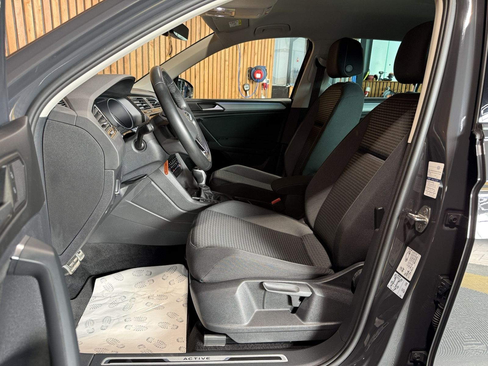 Fahrzeugabbildung Volkswagen Tiguan 1,5 TSI Active DSG *Navi*AHK*Kam*ACC*App*