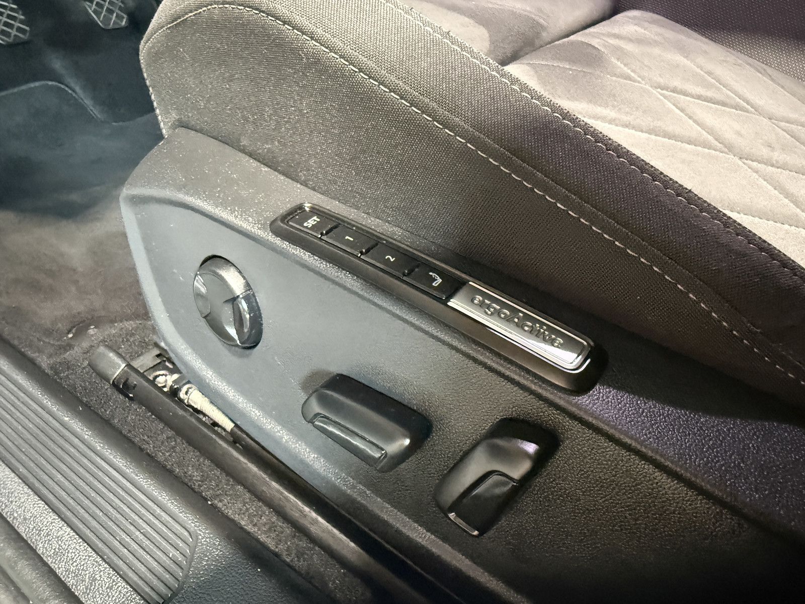 Fahrzeugabbildung Volkswagen Golf 1,5 TSI Style Navi*LED*App*Kam*ACC*Ambiente