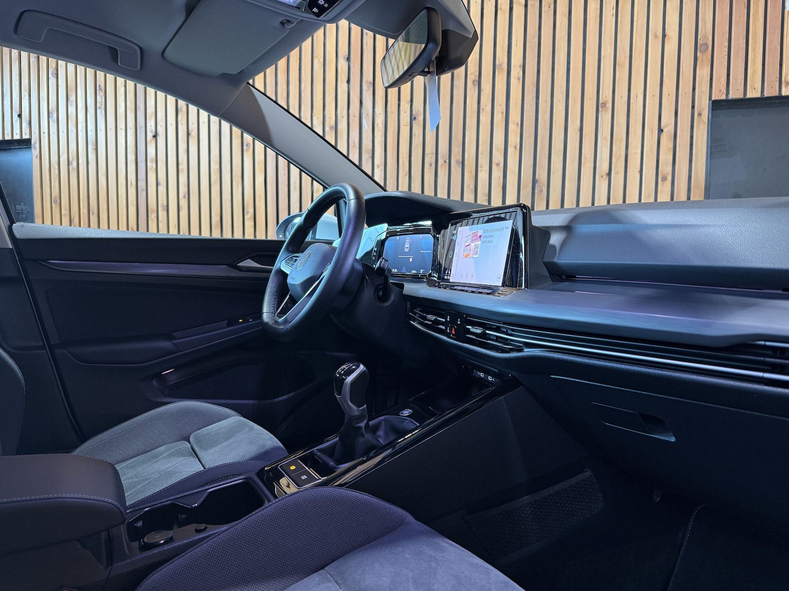 Fahrzeugabbildung Volkswagen Golf 1,5 TSI Style Navi*LED*App*Kam*ACC*Ambiente