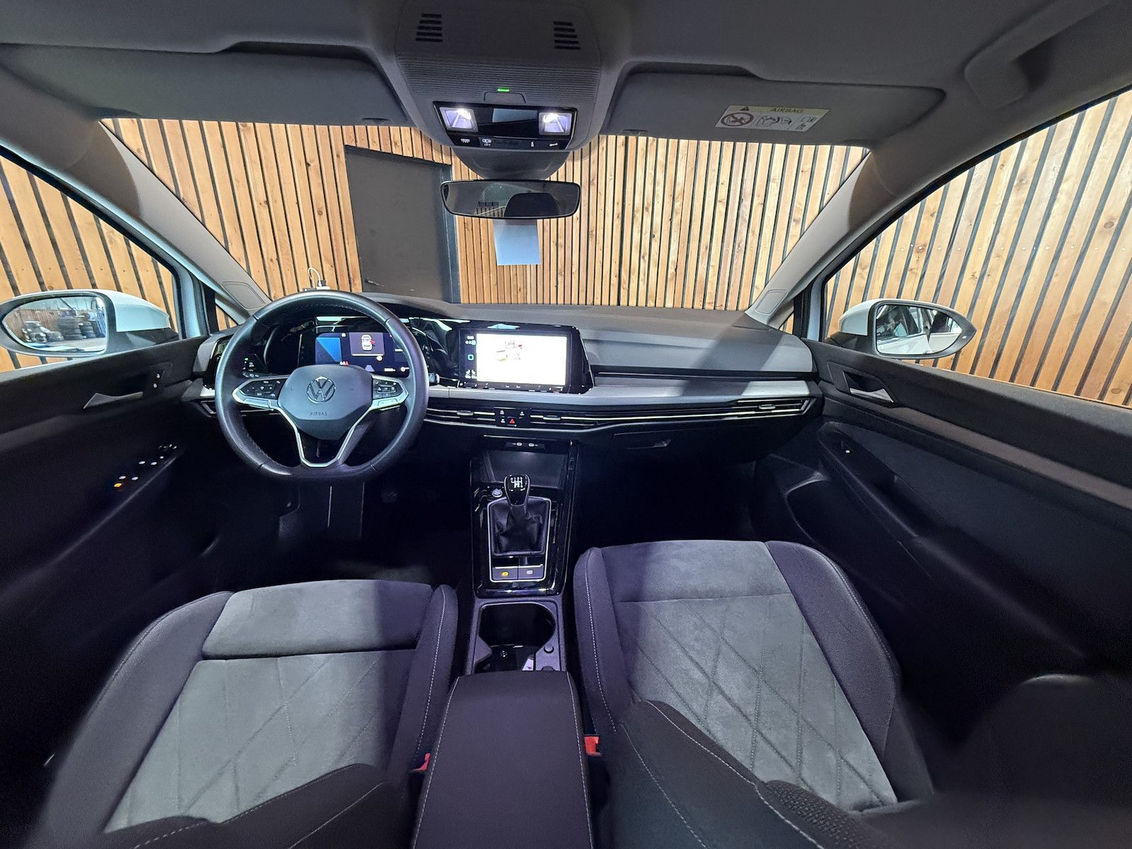 Fahrzeugabbildung Volkswagen Golf 1,5 TSI Style Navi*LED*App*Kam*ACC*Ambiente