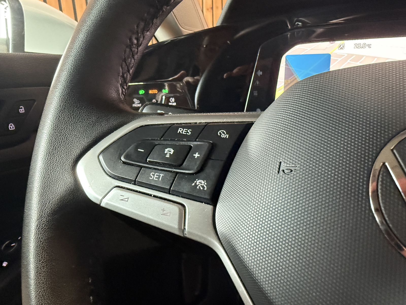 Fahrzeugabbildung Volkswagen Golf 1,5 TSI Style Navi*LED*App*Kam*ACC*Ambiente
