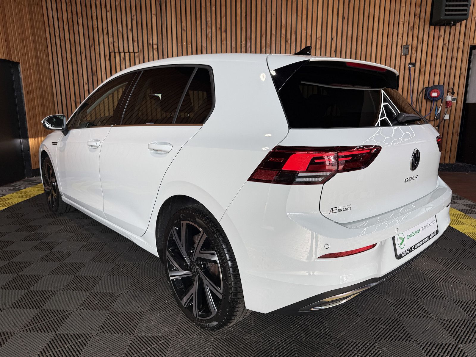 Fahrzeugabbildung Volkswagen Golf 1,5 TSI Style Navi*LED*App*Kam*ACC*Ambiente