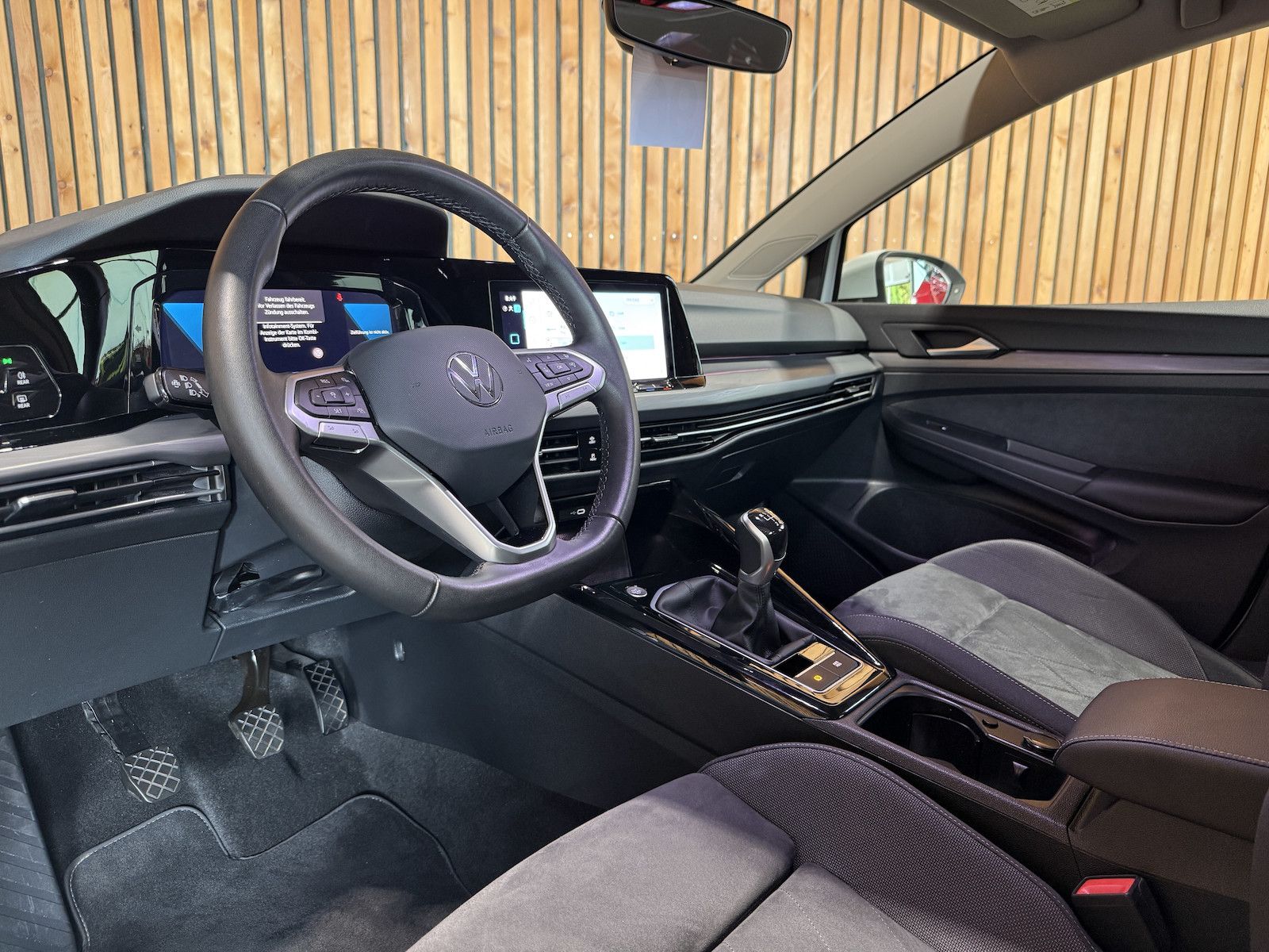Fahrzeugabbildung Volkswagen Golf 1,5 TSI Style Navi*LED*App*Kam*ACC*Ambiente