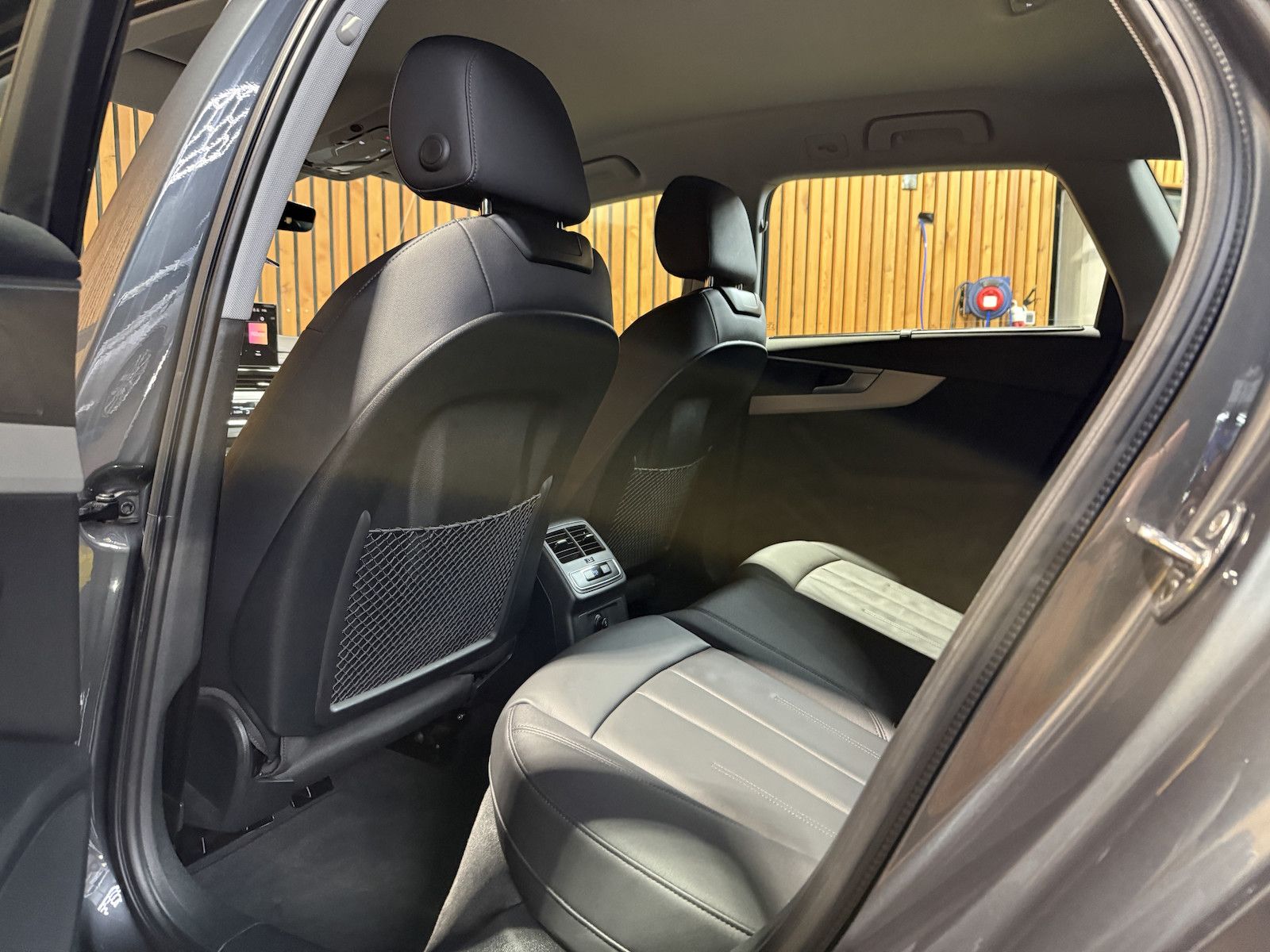 Fahrzeugabbildung Audi A4 Avant adv. 40 TFSI Aut Navi*Kam*ACC*LED*Leder