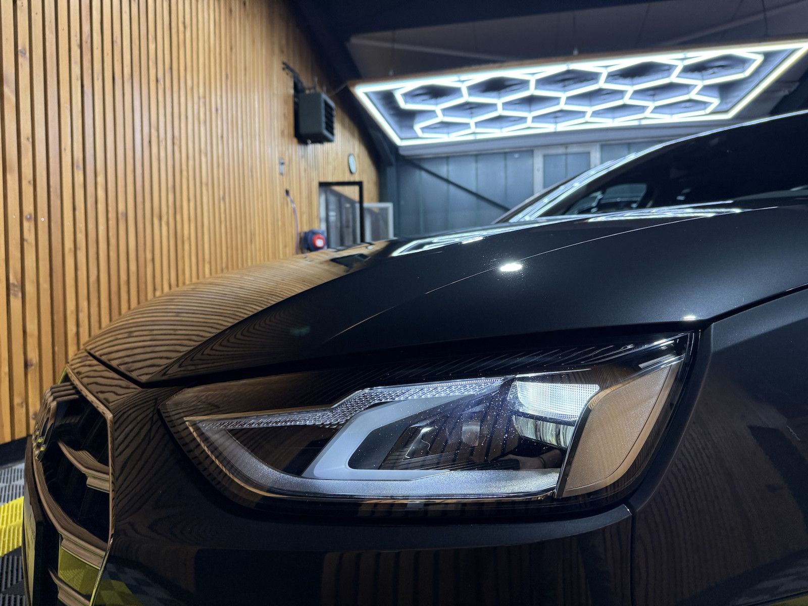 Fahrzeugabbildung Audi A4 Avant adv. 40 TFSI Aut Navi*Kam*ACC*LED*Leder