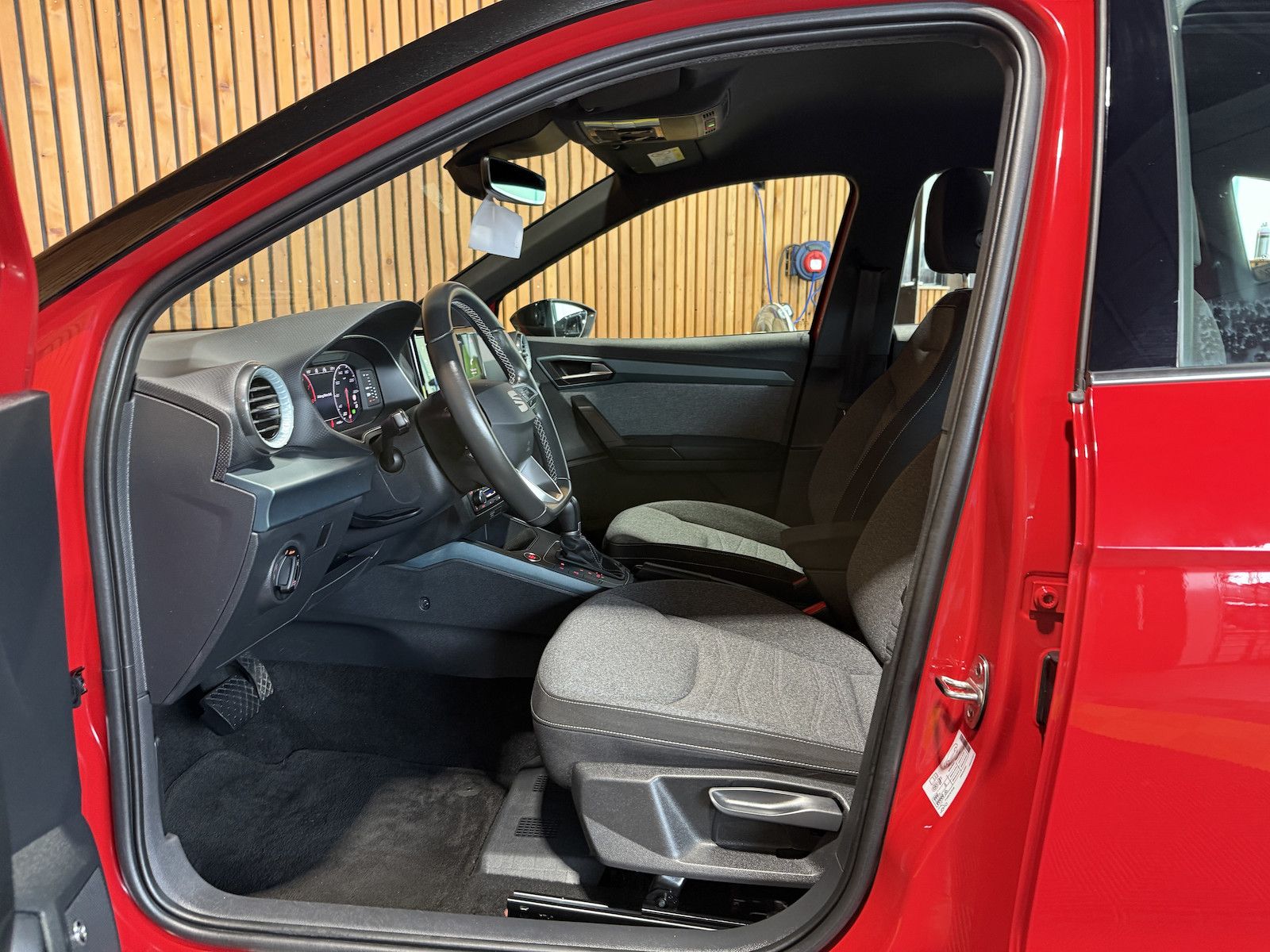Fahrzeugabbildung SEAT Arona TSI DSG *Navi*App*Kam*ACC*Keyl.*Beats*Virt