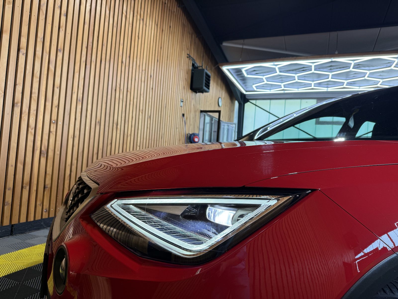 Fahrzeugabbildung SEAT Arona TSI DSG *Navi*App*Kam*ACC*Keyl.*Beats*Virt