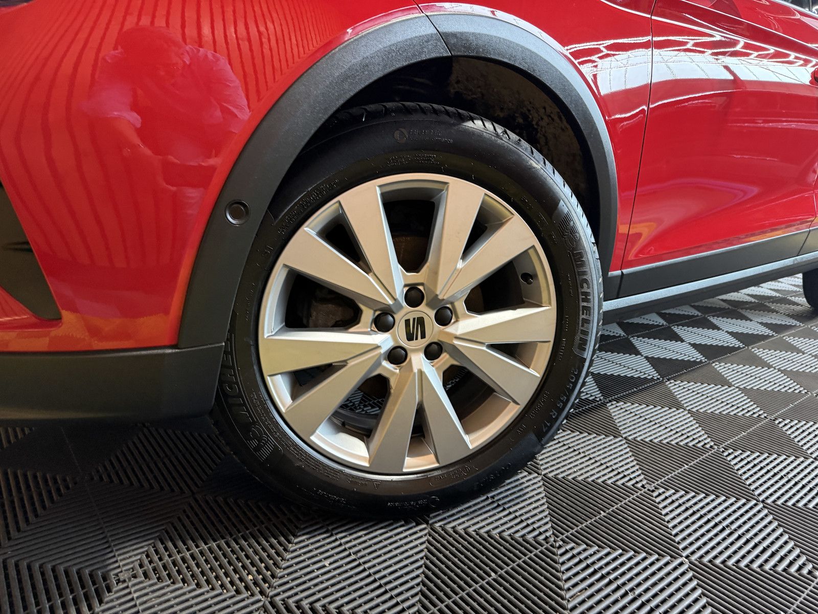 Fahrzeugabbildung SEAT Arona TSI DSG *Navi*App*Kam*ACC*Keyl.*Beats*Virt