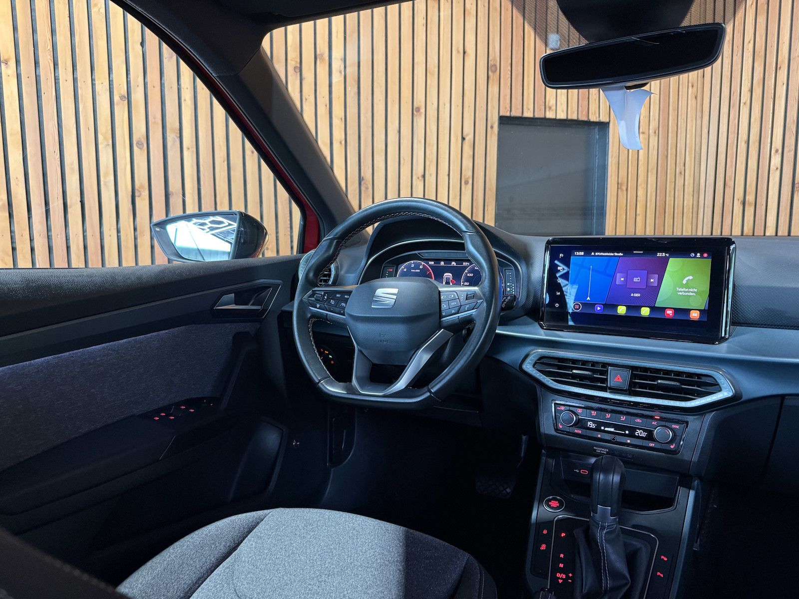 Fahrzeugabbildung SEAT Arona TSI DSG *Navi*App*Kam*ACC*Keyl.*Beats*Virt