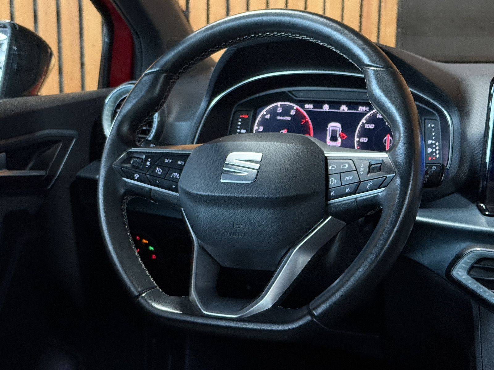 Fahrzeugabbildung SEAT Arona TSI DSG *Navi*App*Kam*ACC*Keyl.*Beats*Virt