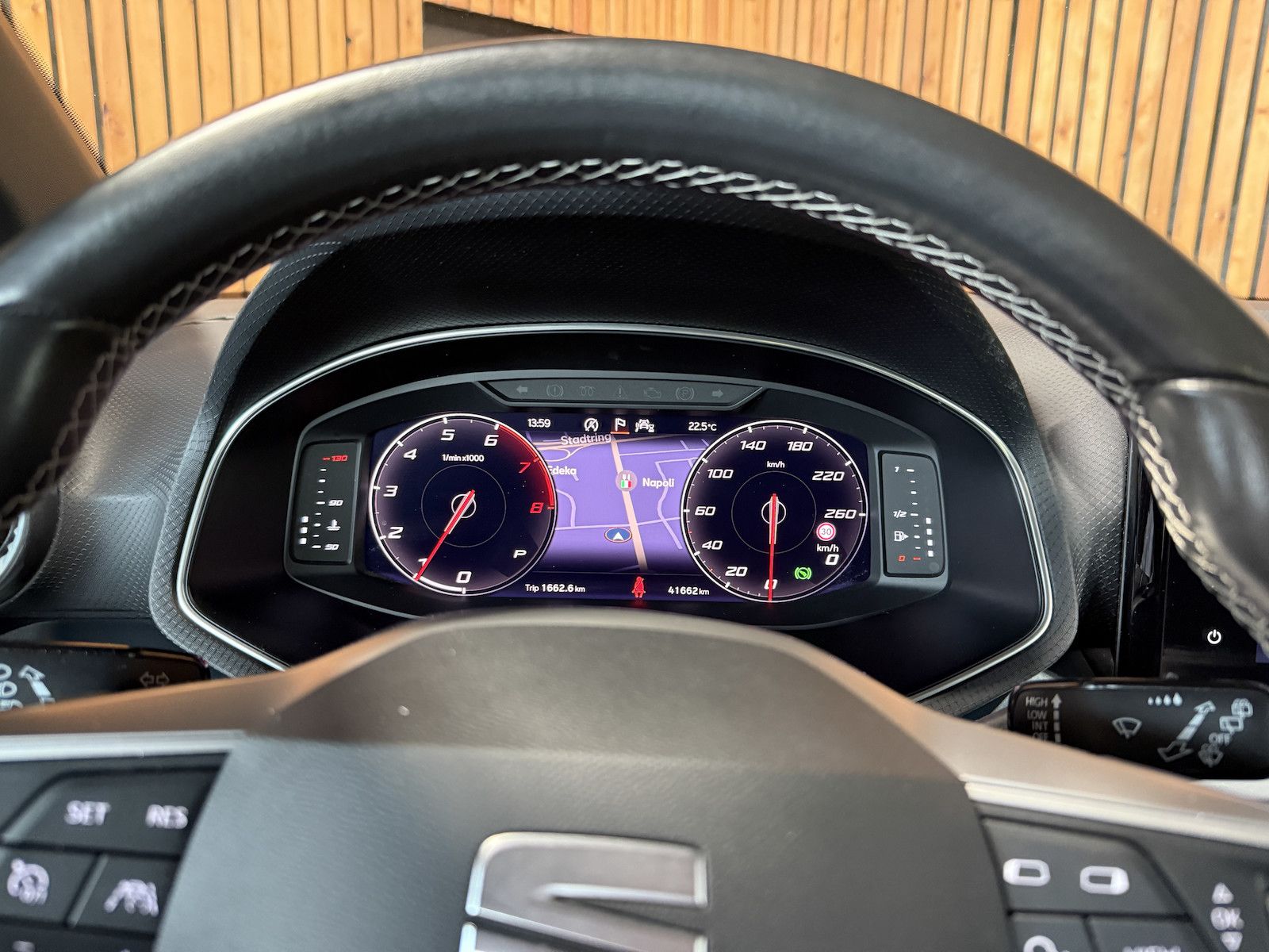 Fahrzeugabbildung SEAT Arona TSI DSG *Navi*App*Kam*ACC*Keyl.*Beats*Virt
