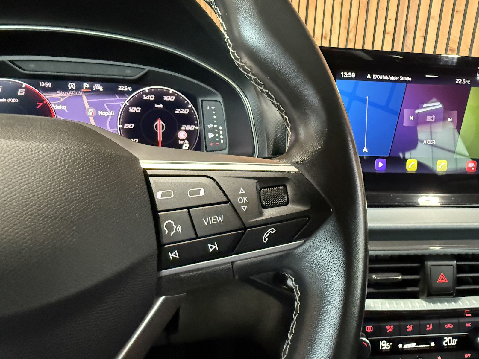Fahrzeugabbildung SEAT Arona TSI DSG *Navi*App*Kam*ACC*Keyl.*Beats*Virt