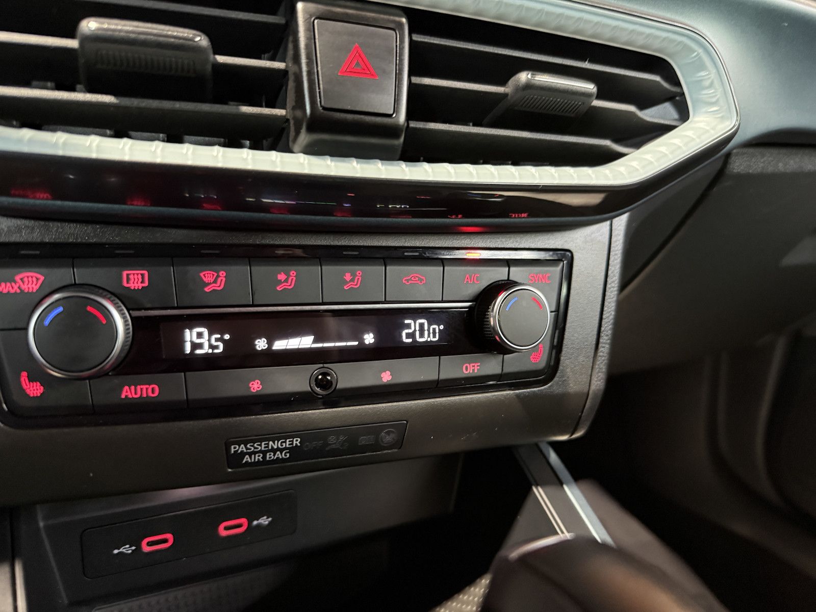 Fahrzeugabbildung SEAT Arona TSI DSG *Navi*App*Kam*ACC*Keyl.*Beats*Virt