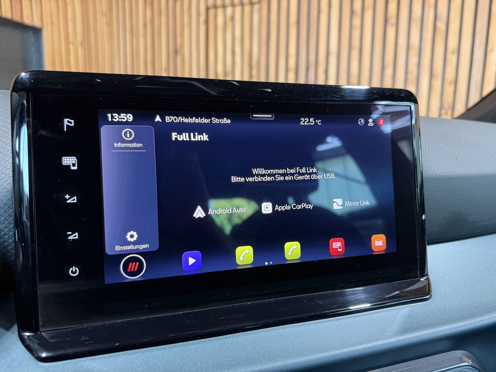 Fahrzeugabbildung SEAT Arona TSI DSG *Navi*App*Kam*ACC*Keyl.*Beats*Virt