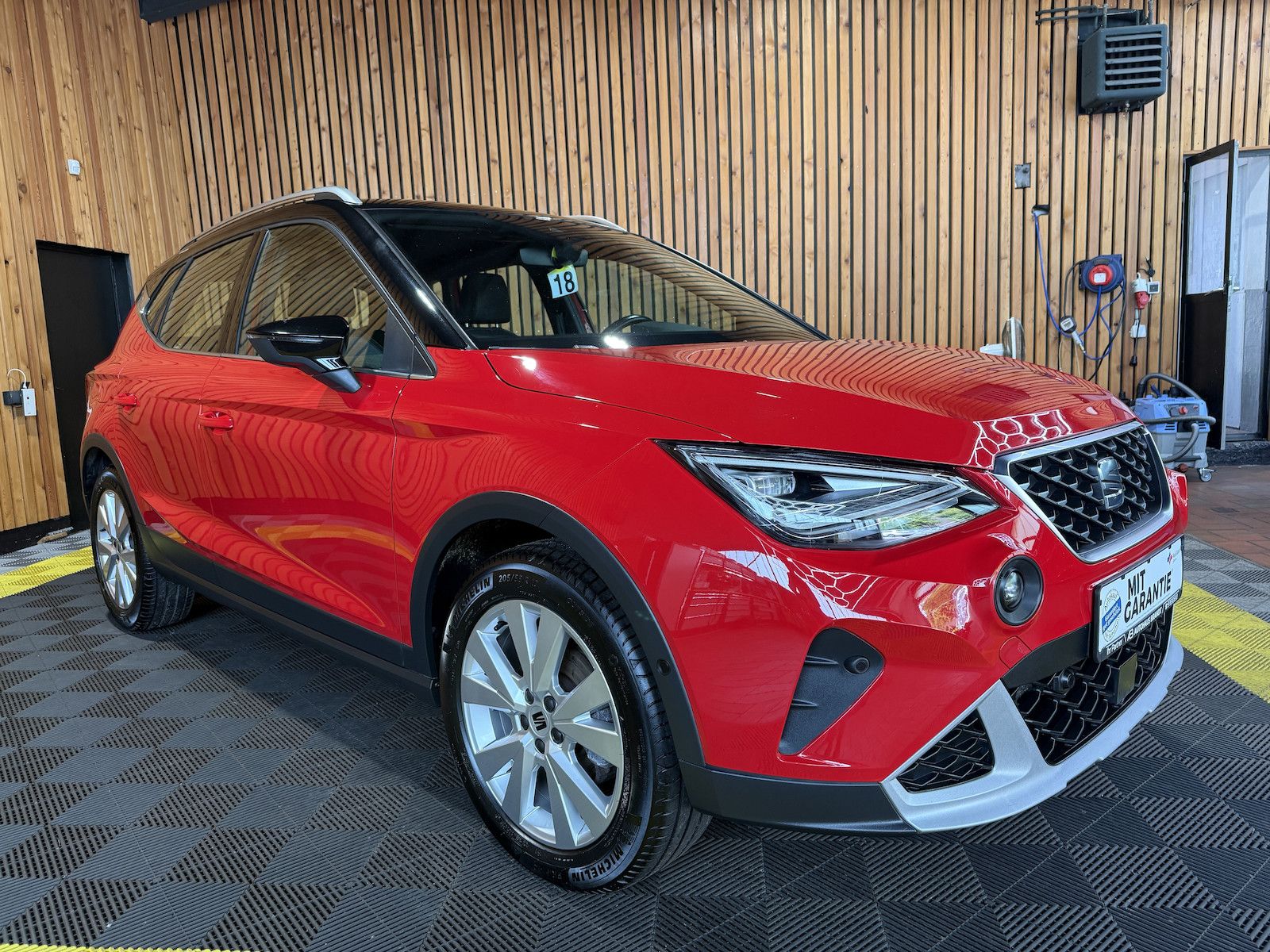 Fahrzeugabbildung SEAT Arona TSI DSG *Navi*App*Kam*ACC*Keyl.*Beats*Virt