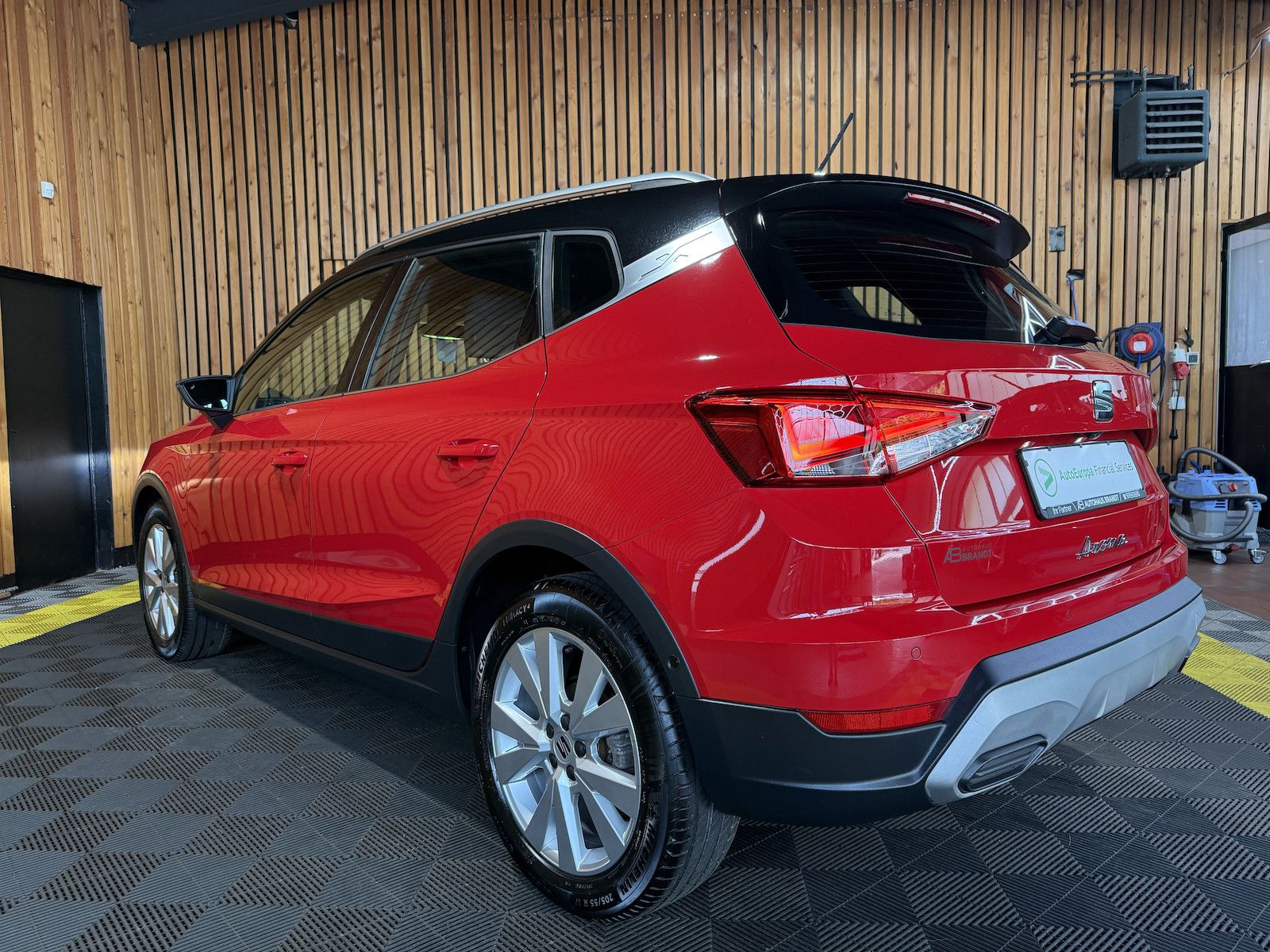Fahrzeugabbildung SEAT Arona TSI DSG *Navi*App*Kam*ACC*Keyl.*Beats*Virt
