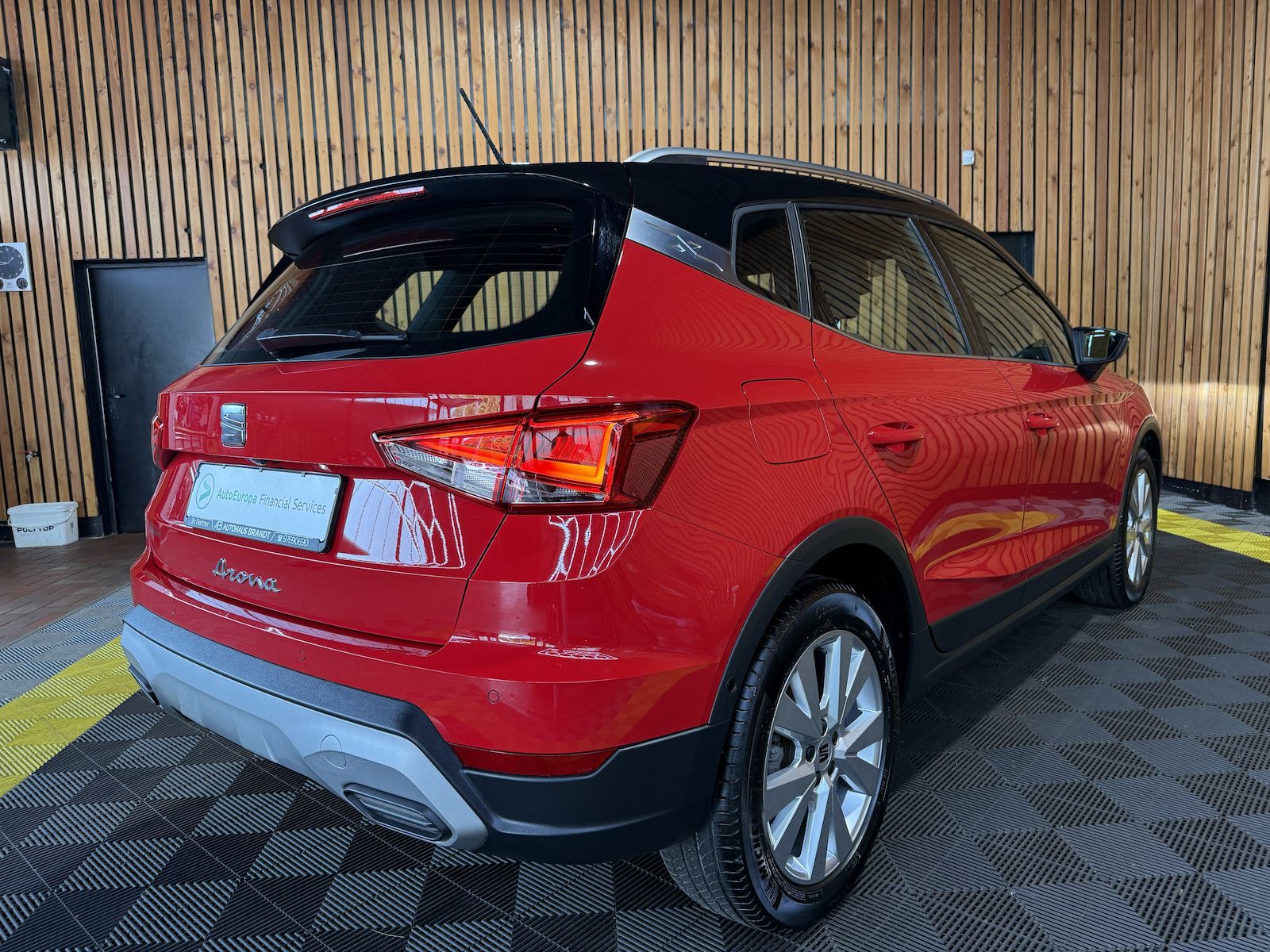Fahrzeugabbildung SEAT Arona TSI DSG *Navi*App*Kam*ACC*Keyl.*Beats*Virt