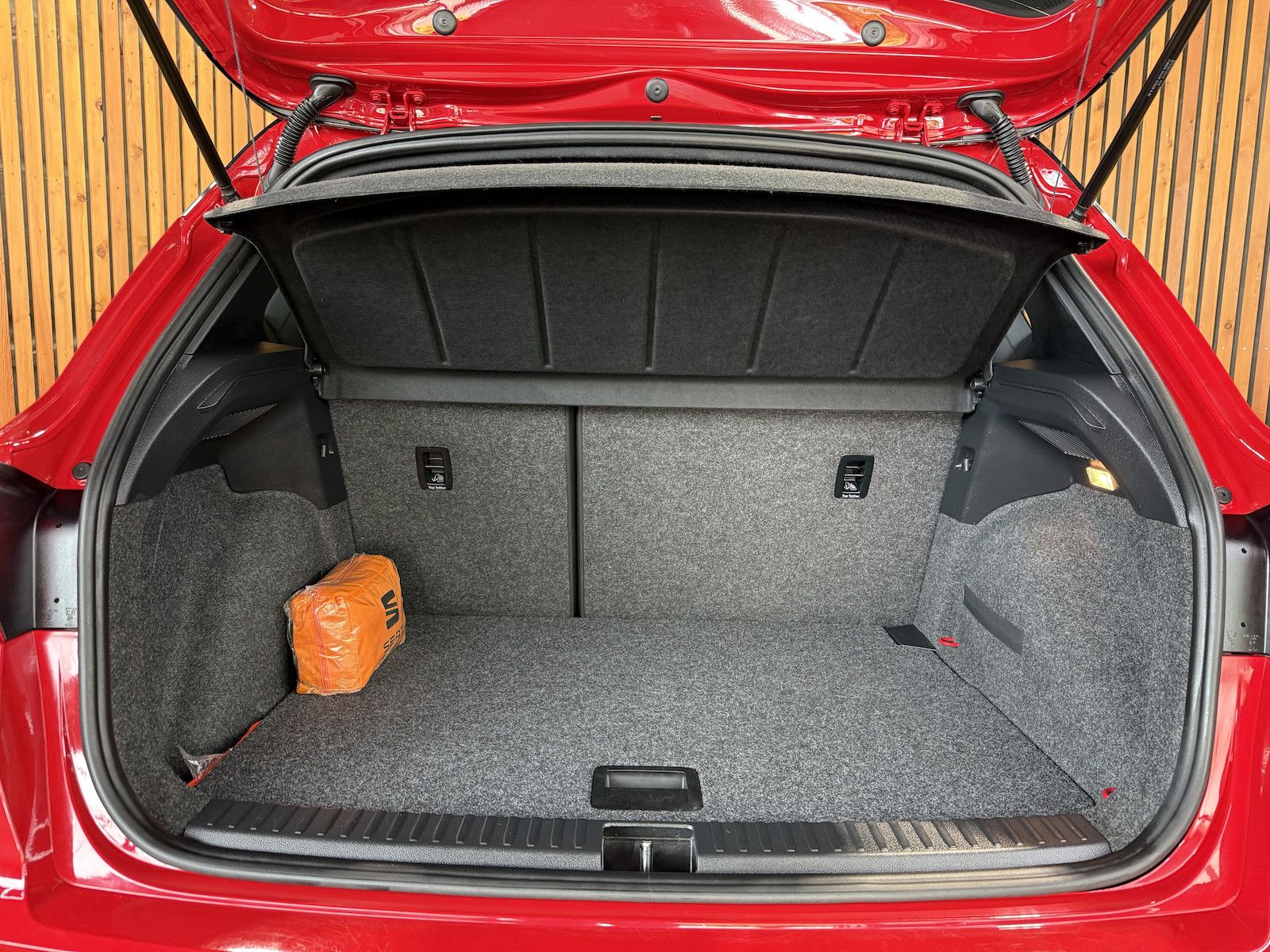 Fahrzeugabbildung SEAT Arona TSI DSG *Navi*App*Kam*ACC*Keyl.*Beats*Virt