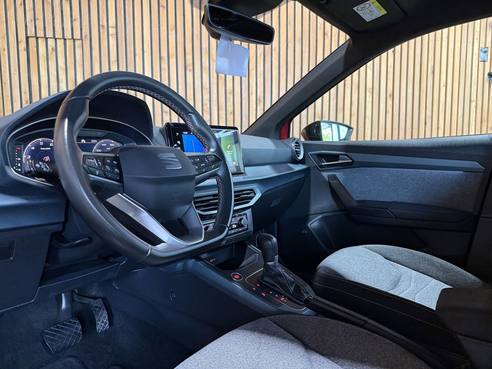 Fahrzeugabbildung SEAT Arona TSI DSG *Navi*App*Kam*ACC*Keyl.*Beats*Virt