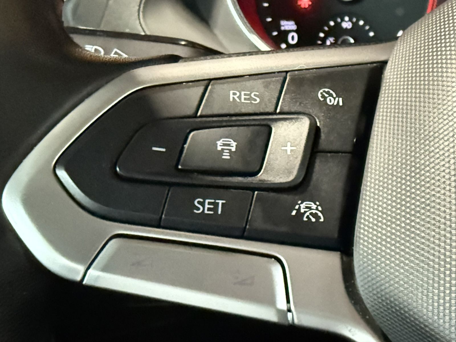 Fahrzeugabbildung Volkswagen Tiguan 2,0 TDI Life DSG *Navi*ACC*AHK*Kam*LED*