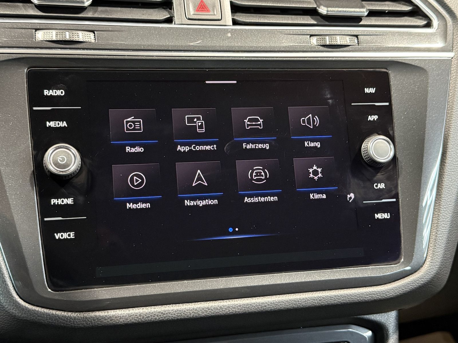 Fahrzeugabbildung Volkswagen Tiguan 2,0 TDI Life DSG *Navi*ACC*AHK*Kam*LED*