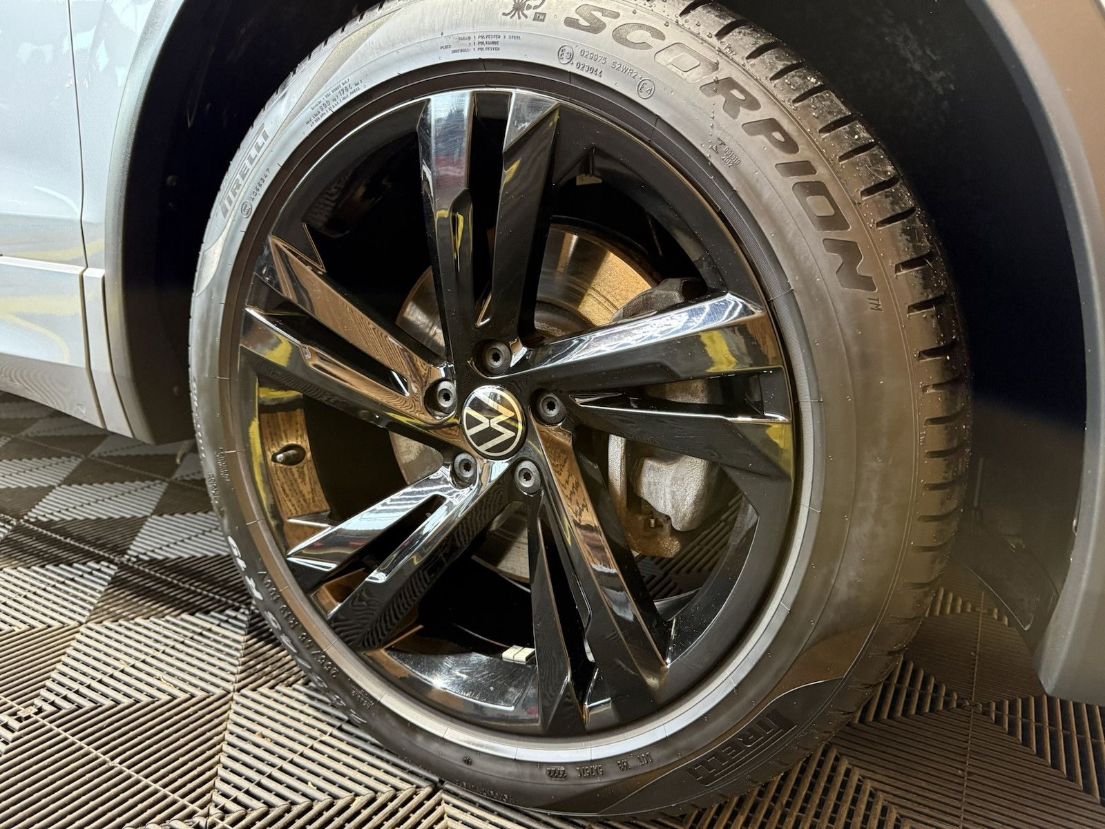 Fahrzeugabbildung Volkswagen Tiguan Allspace 2,0 TSI R-Line Black 4M *Matrix*