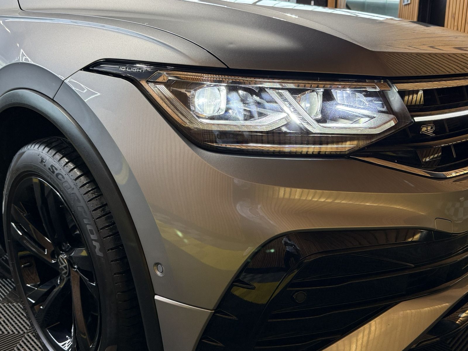 Fahrzeugabbildung Volkswagen Tiguan Allspace 2,0 TSI R-Line Black 4M *Matrix*