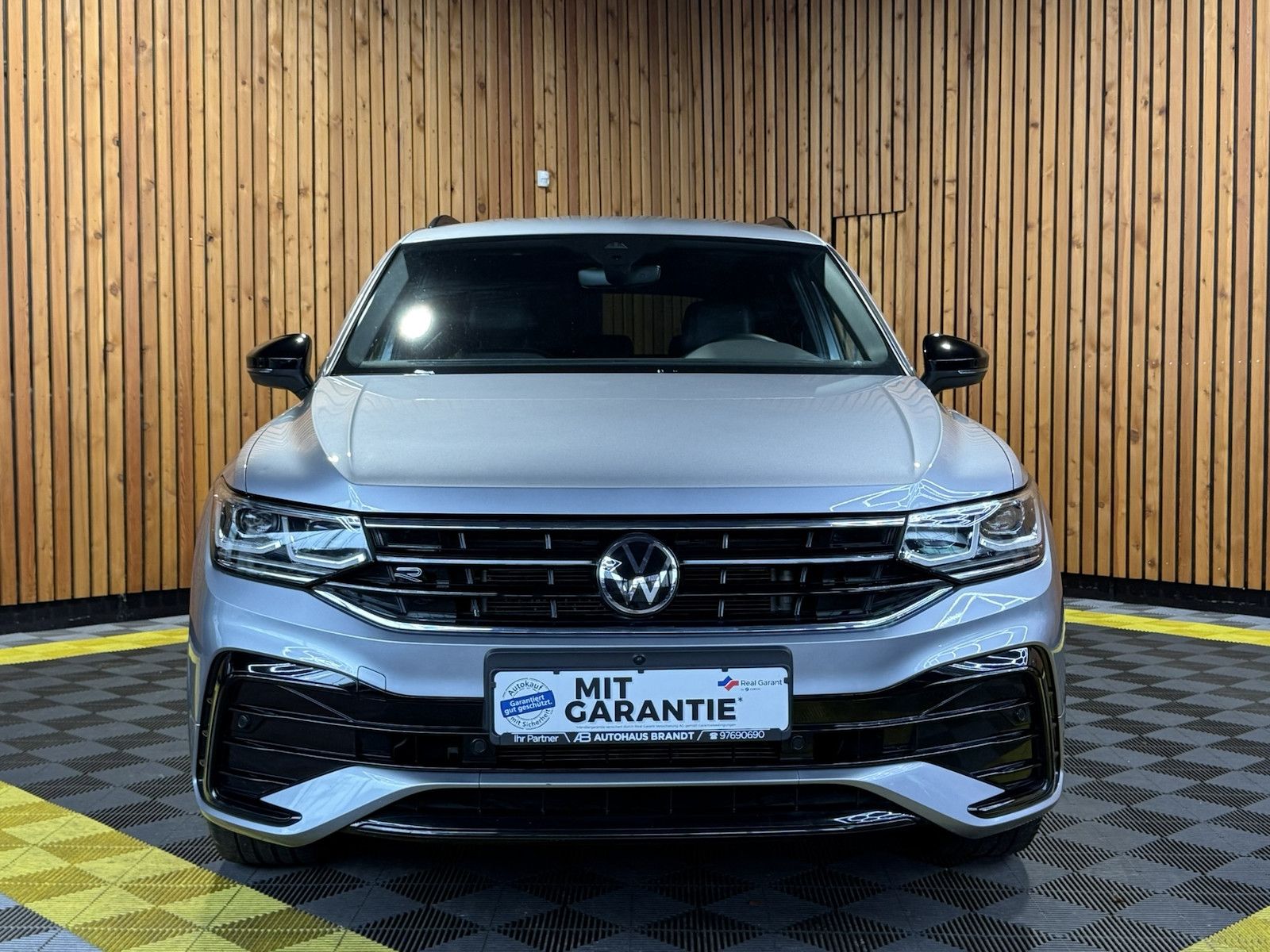 Fahrzeugabbildung Volkswagen Tiguan Allspace 2,0 TSI R-Line Black 4M *Matrix*