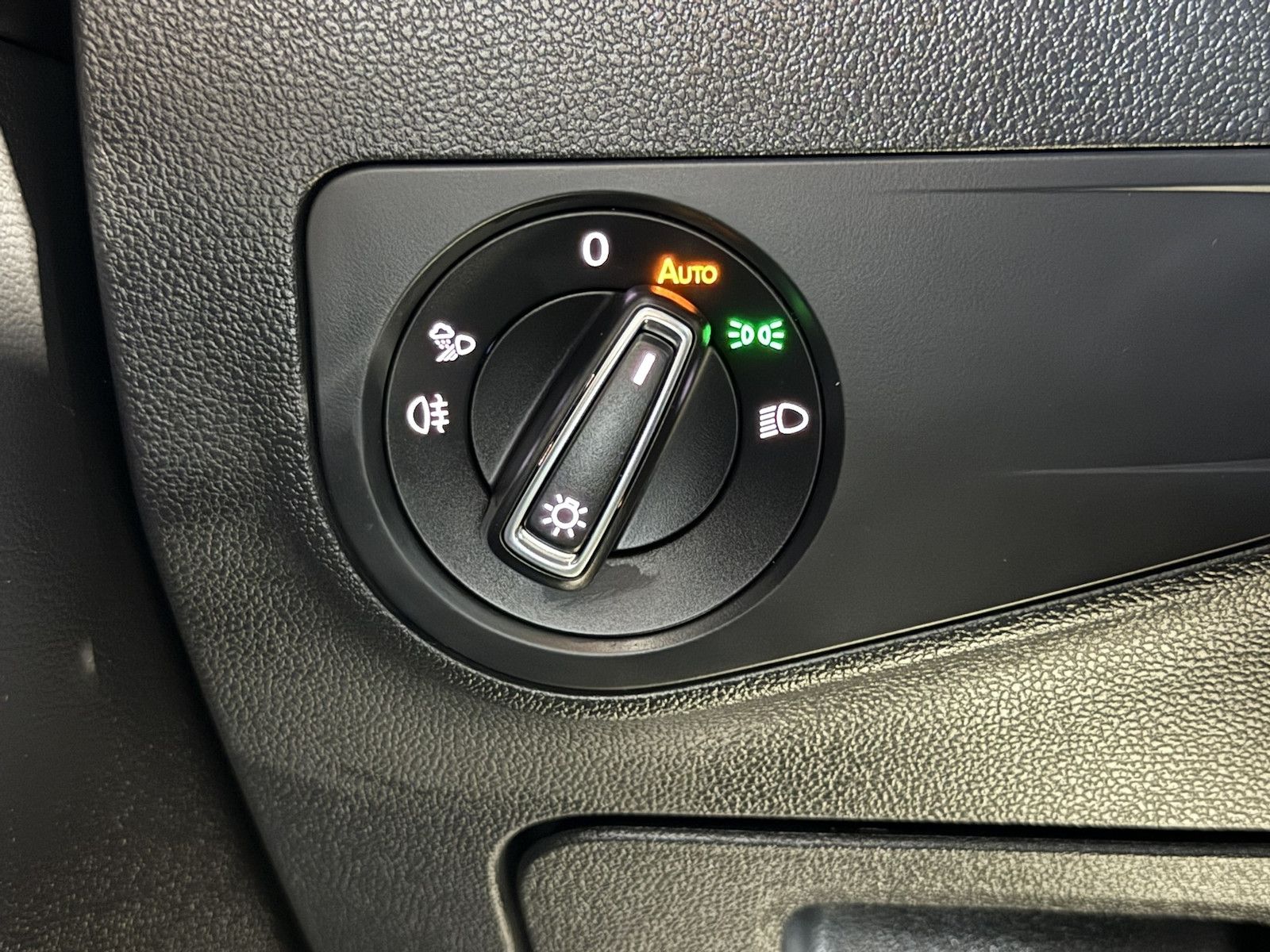 Fahrzeugabbildung Volkswagen Tiguan Allspace 2,0 TSI R-Line Black 4M *Matrix*