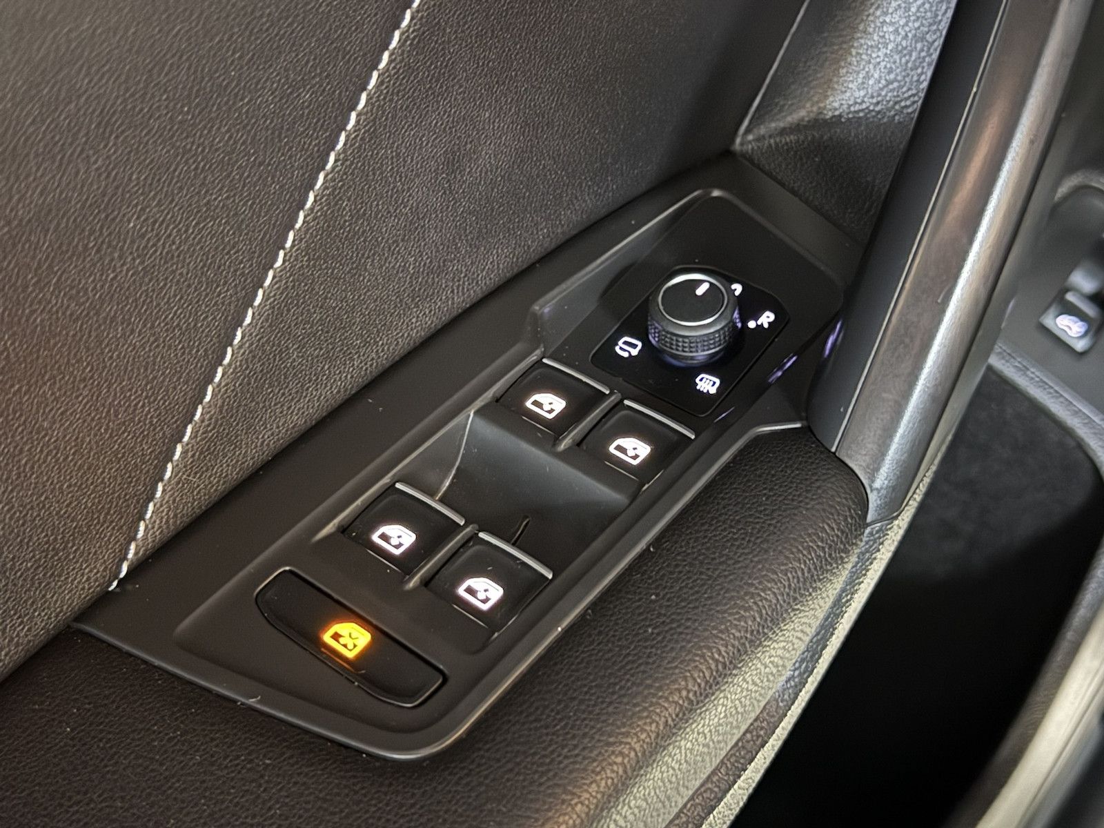 Fahrzeugabbildung Volkswagen Tiguan Allspace 2,0 TSI R-Line Black 4M *Matrix*