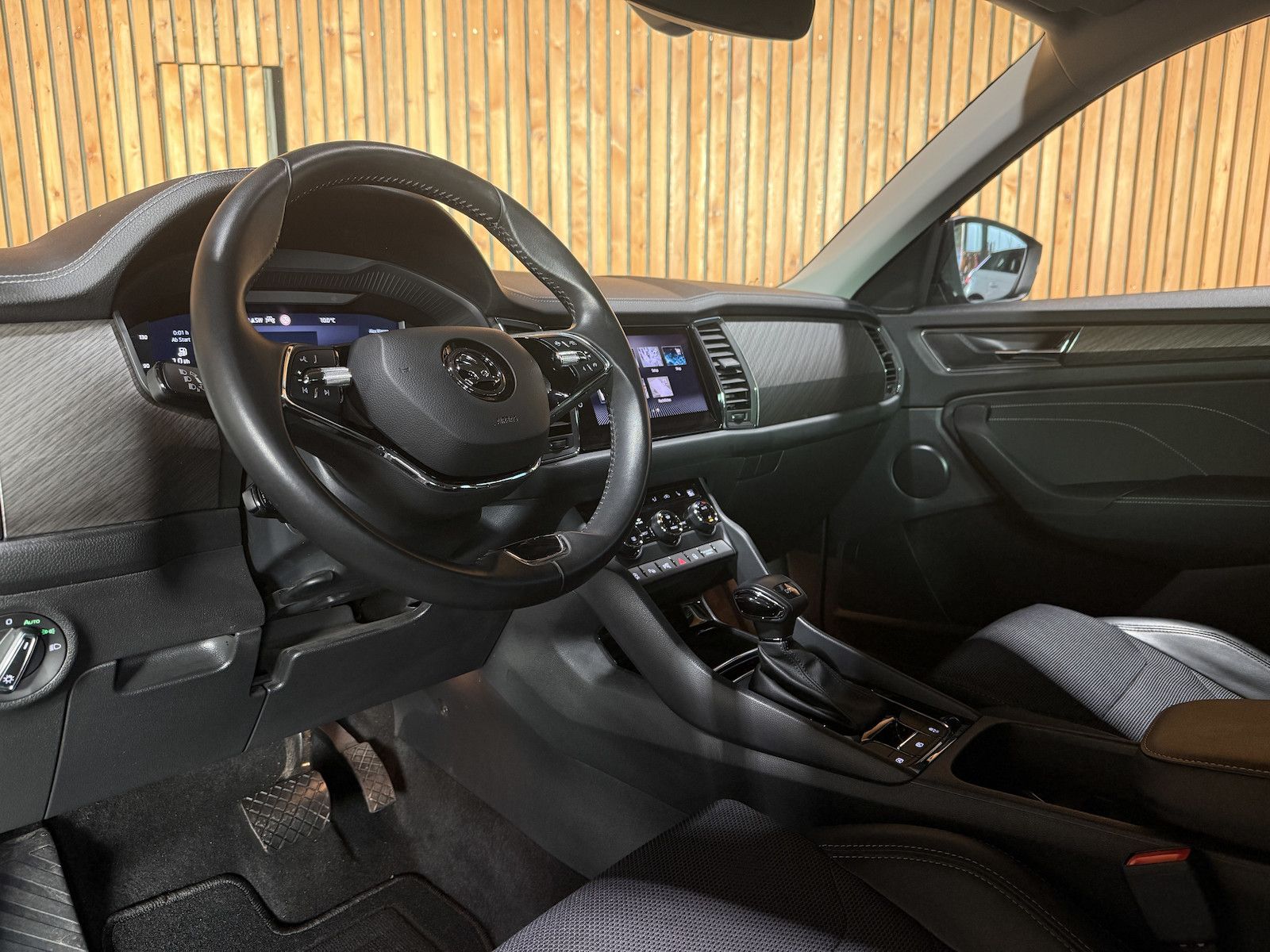 Fahrzeugabbildung SKODA Kodiaq 2,0 TDI DSG *Navi*Matrix*Virtual*Kam*AHK*