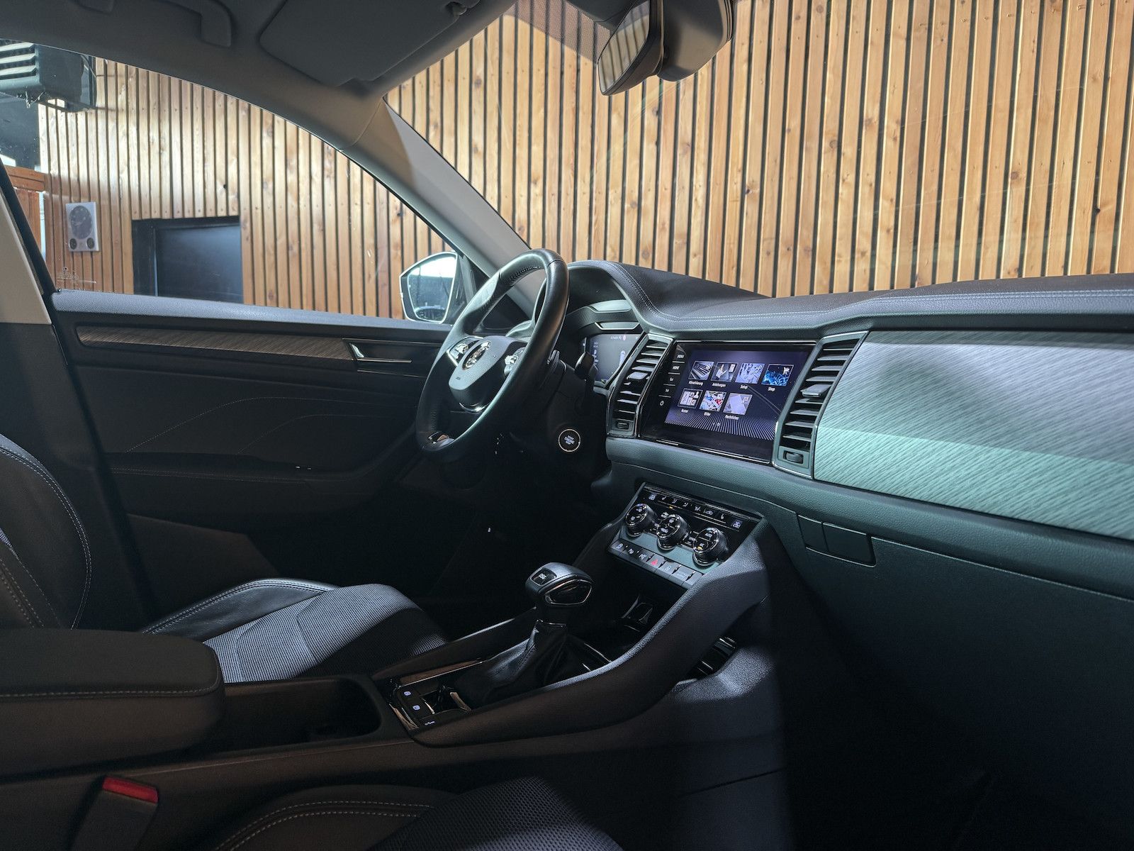 Fahrzeugabbildung SKODA Kodiaq 2,0 TDI DSG *Navi*Matrix*Virtual*Kam*AHK*