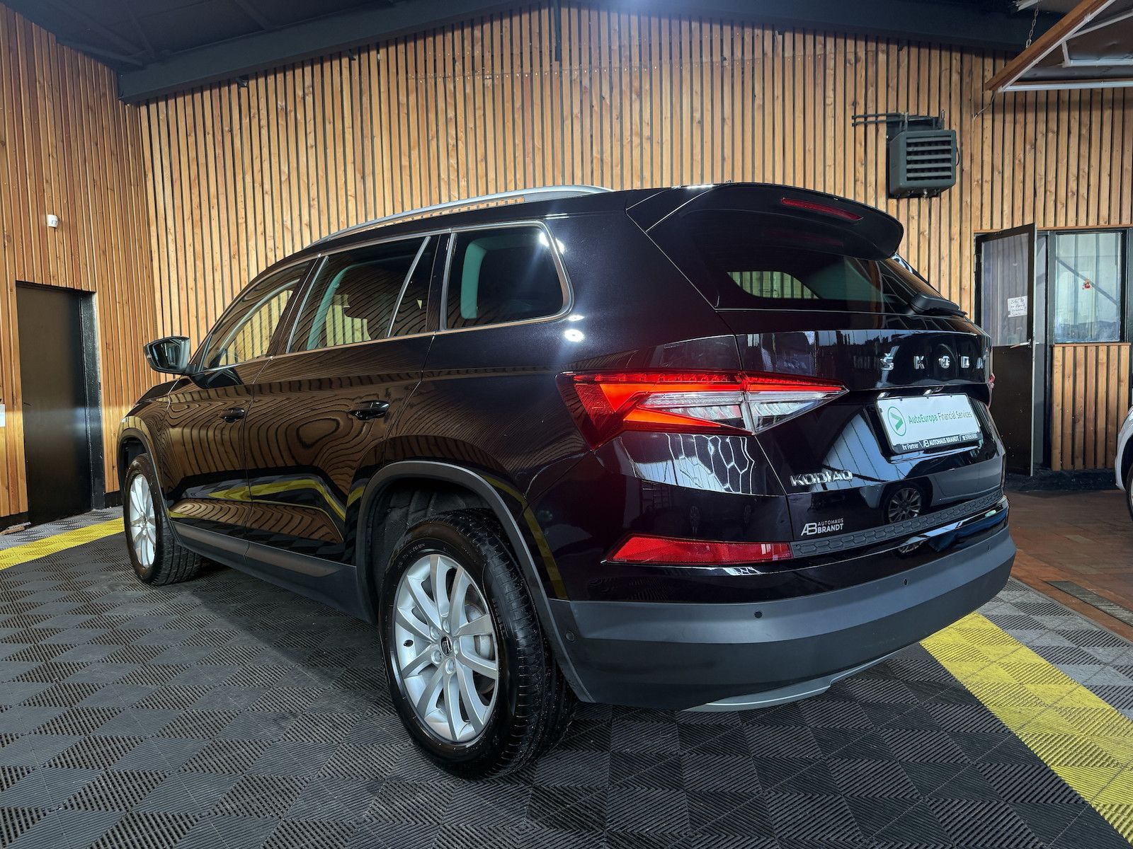 Fahrzeugabbildung SKODA Kodiaq 2,0 TDI DSG *Navi*Matrix*Virtual*Kam*AHK*