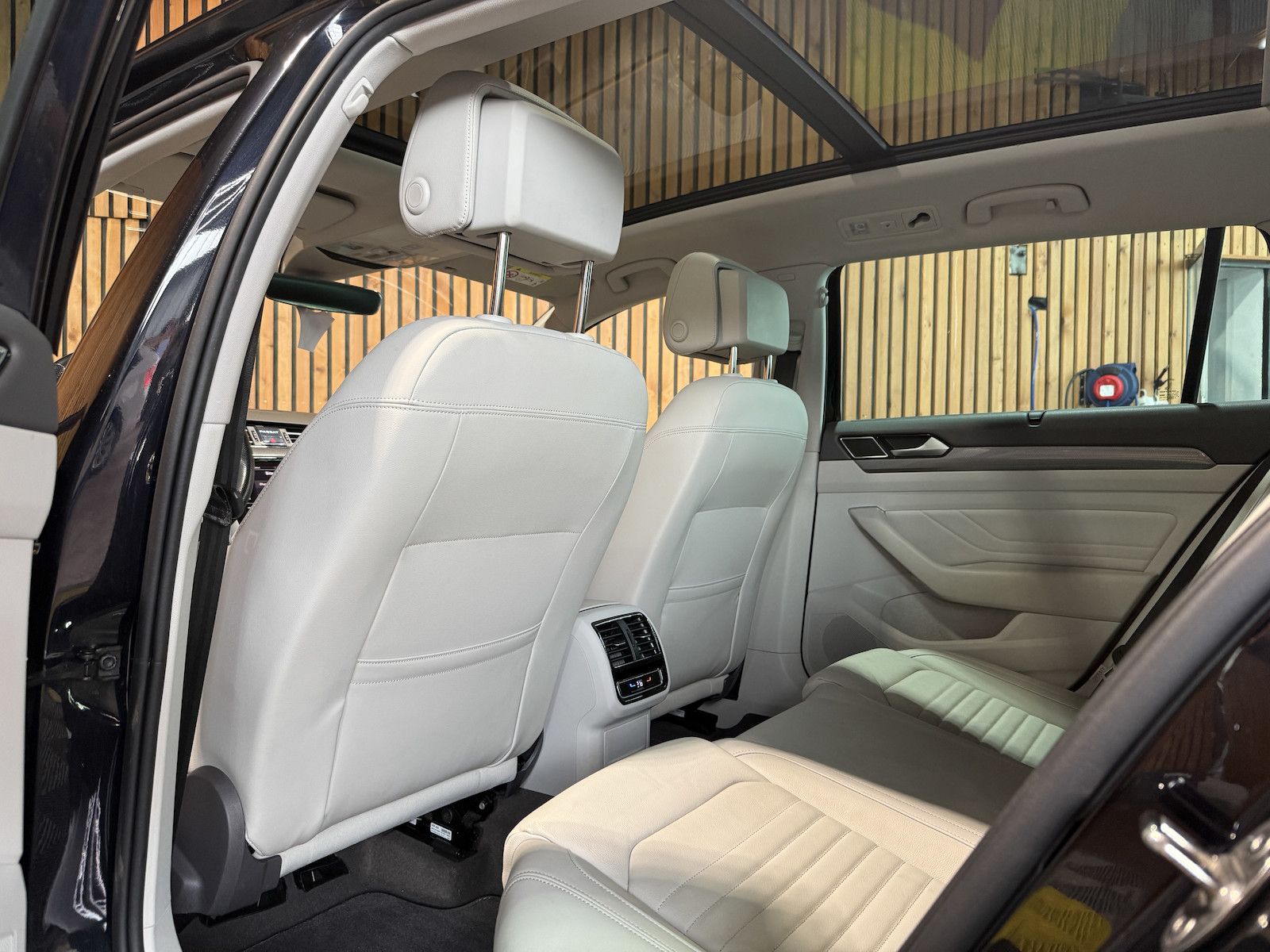 Fahrzeugabbildung Volkswagen Passat Alltrack 2,0 TDI 4M DSG Navi*360*Pano*AHK