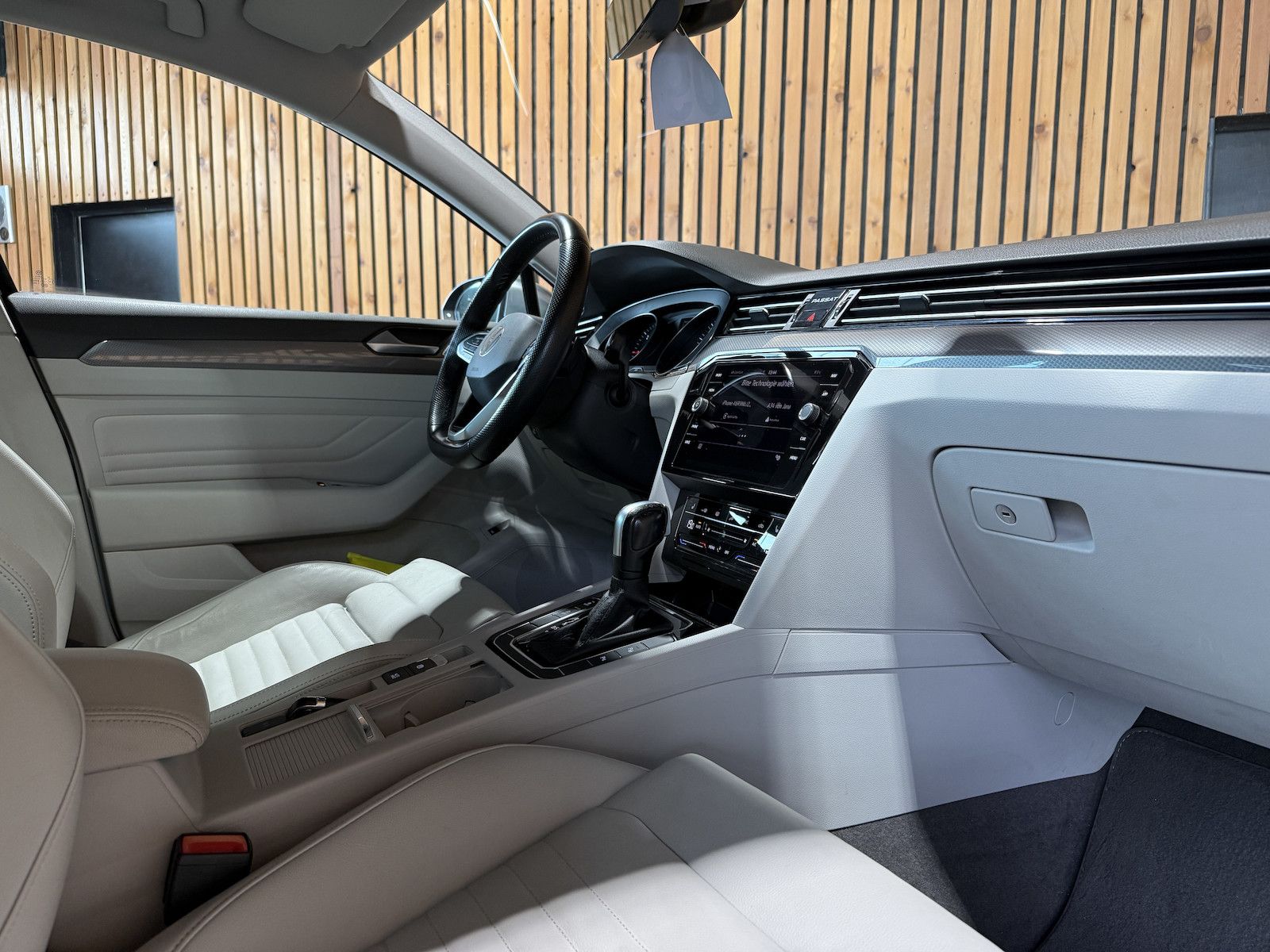 Fahrzeugabbildung Volkswagen Passat Alltrack 2,0 TDI 4M DSG Navi*360*Pano*AHK