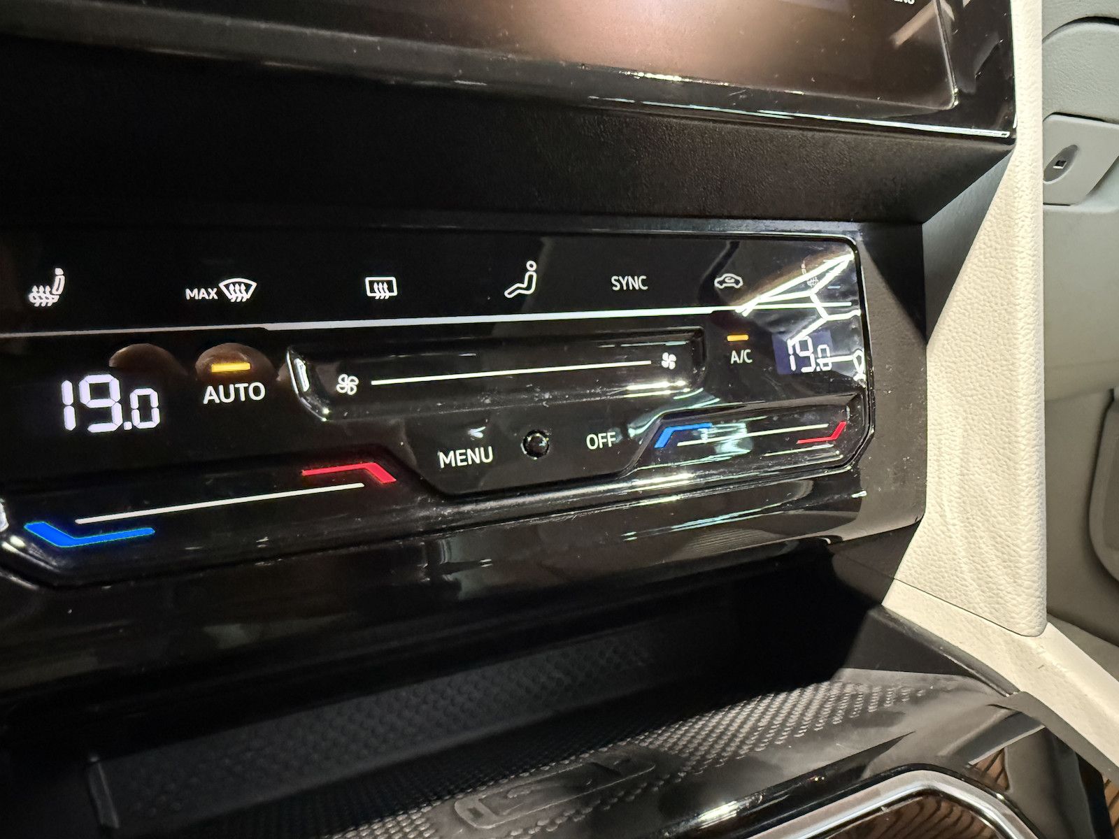 Fahrzeugabbildung Volkswagen Passat Alltrack 2,0 TDI 4M DSG Navi*360*Pano*AHK