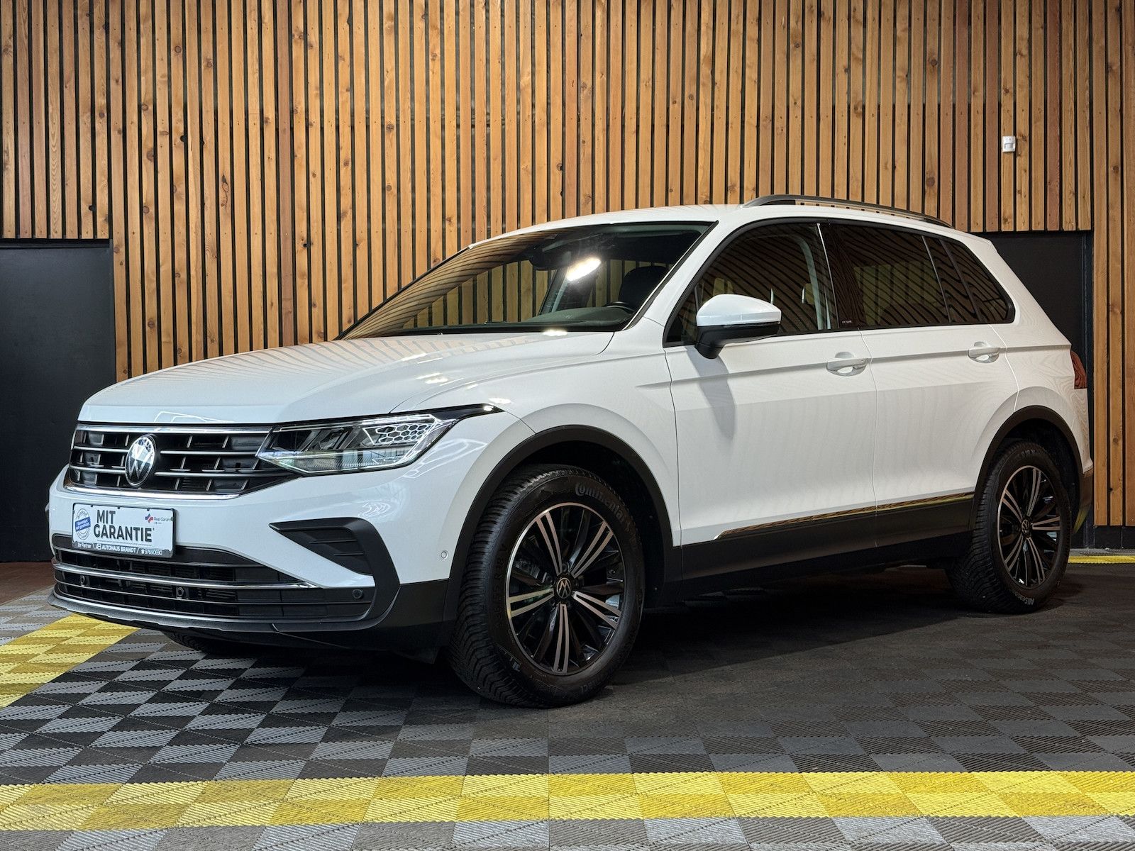 Volkswagen Tiguan 2,0 TDI Active DSG *Navi*AHK*Kam*ACC*LED