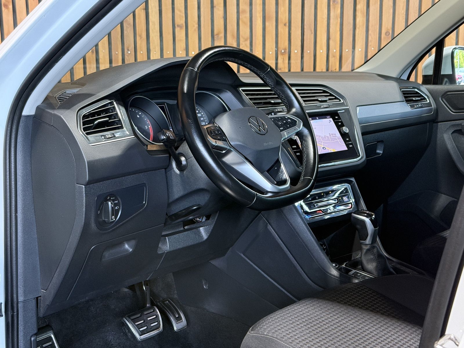 Fahrzeugabbildung Volkswagen Tiguan 2,0 TDI Active DSG *Navi*AHK*Kam*ACC*LED